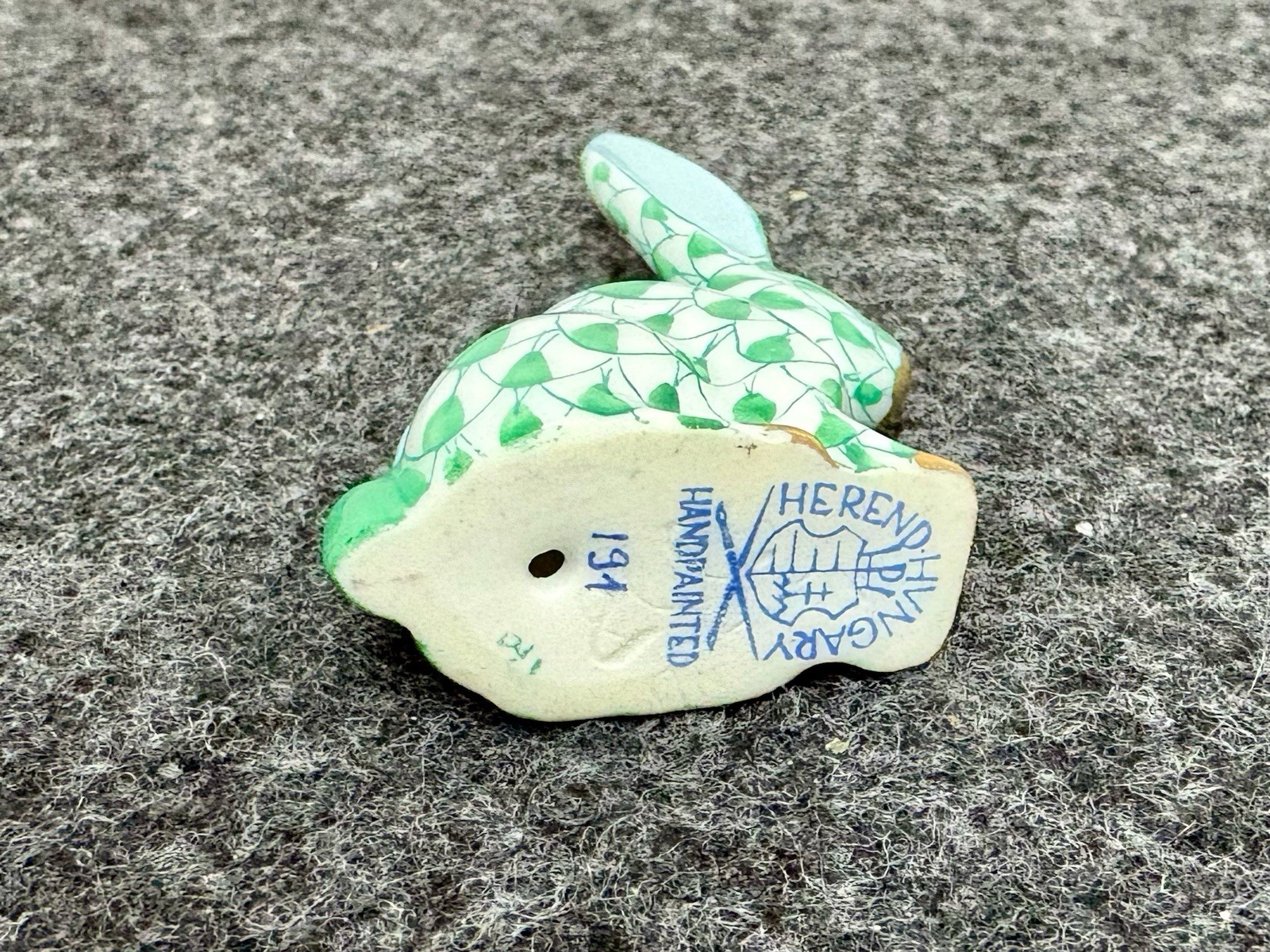 Herend Miniature Green Fishnet 24k Rabbit / Bunny with One Ear Up Figure 2.25 in