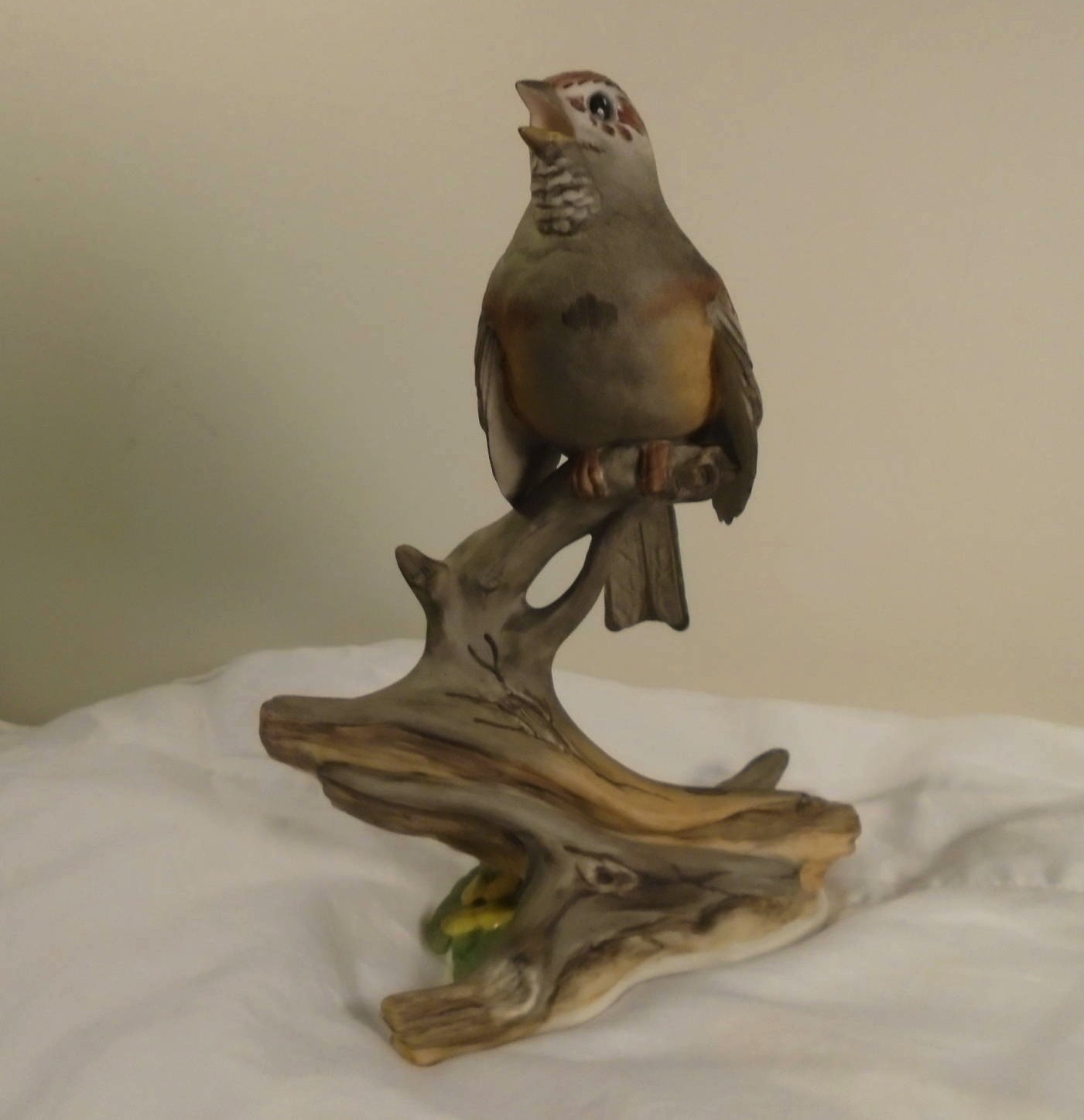 Beautiful Vintage Boehm Tree Sparrow Porcelain Bird Figurine Hand Painted
