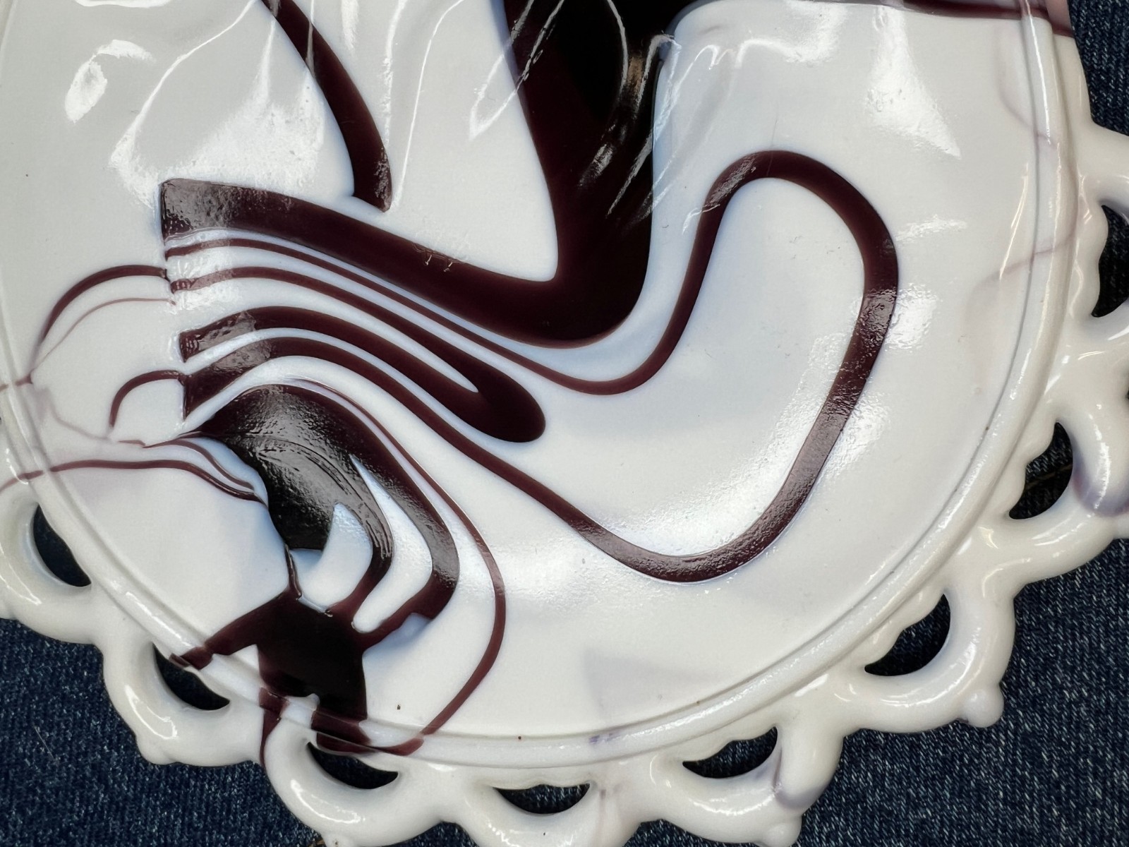 WESTMORELAND BLACK AMETHYST MILK GLASS 3 KITTEN CAT PLATE SLAG END OF DAY