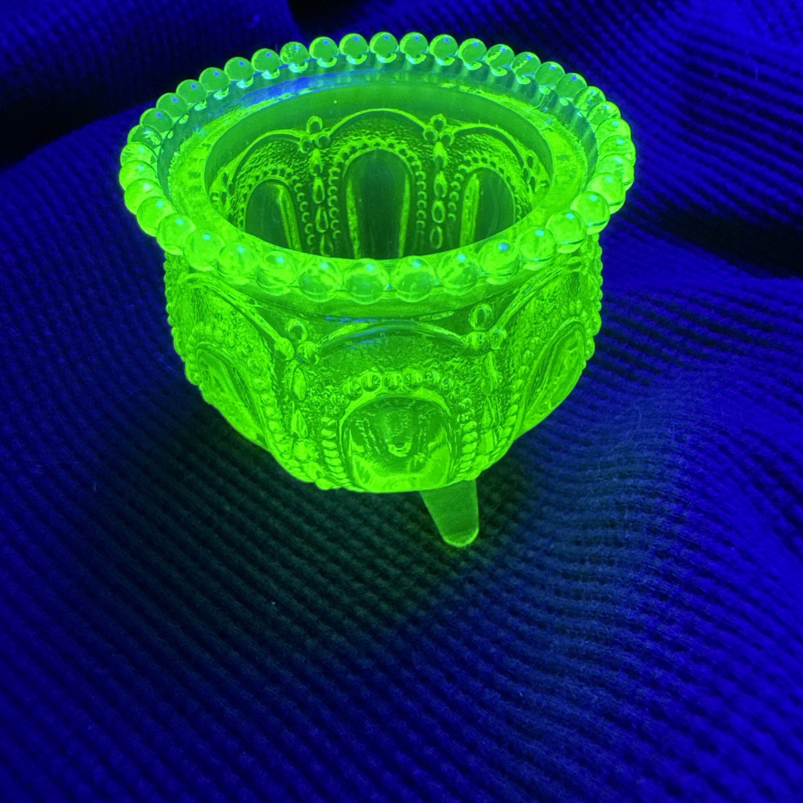 Boyd Vaseline Uranium Glass Gypsy Pot Toothpick Holder Cauldron Tripod UV Glow