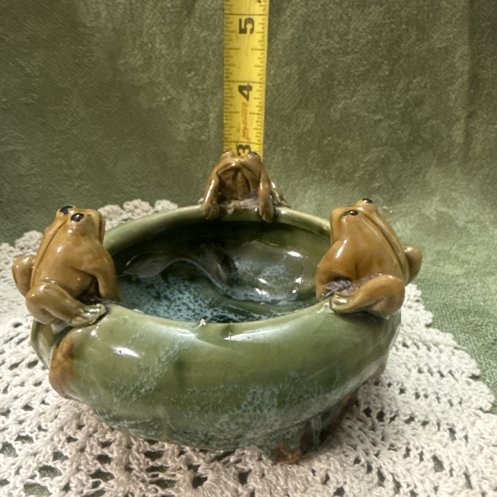 Vintage Majolica Style Aged Handcrafted Pot Pottery Bowl 3 Green Frogs Figurines