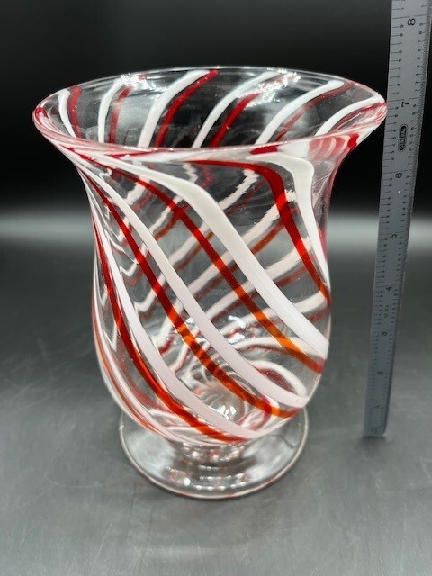 Hand Blown Art Glass “Infused Candy Cane Swirl” Vase 7″ X 4 3/4″ – Very Pretty