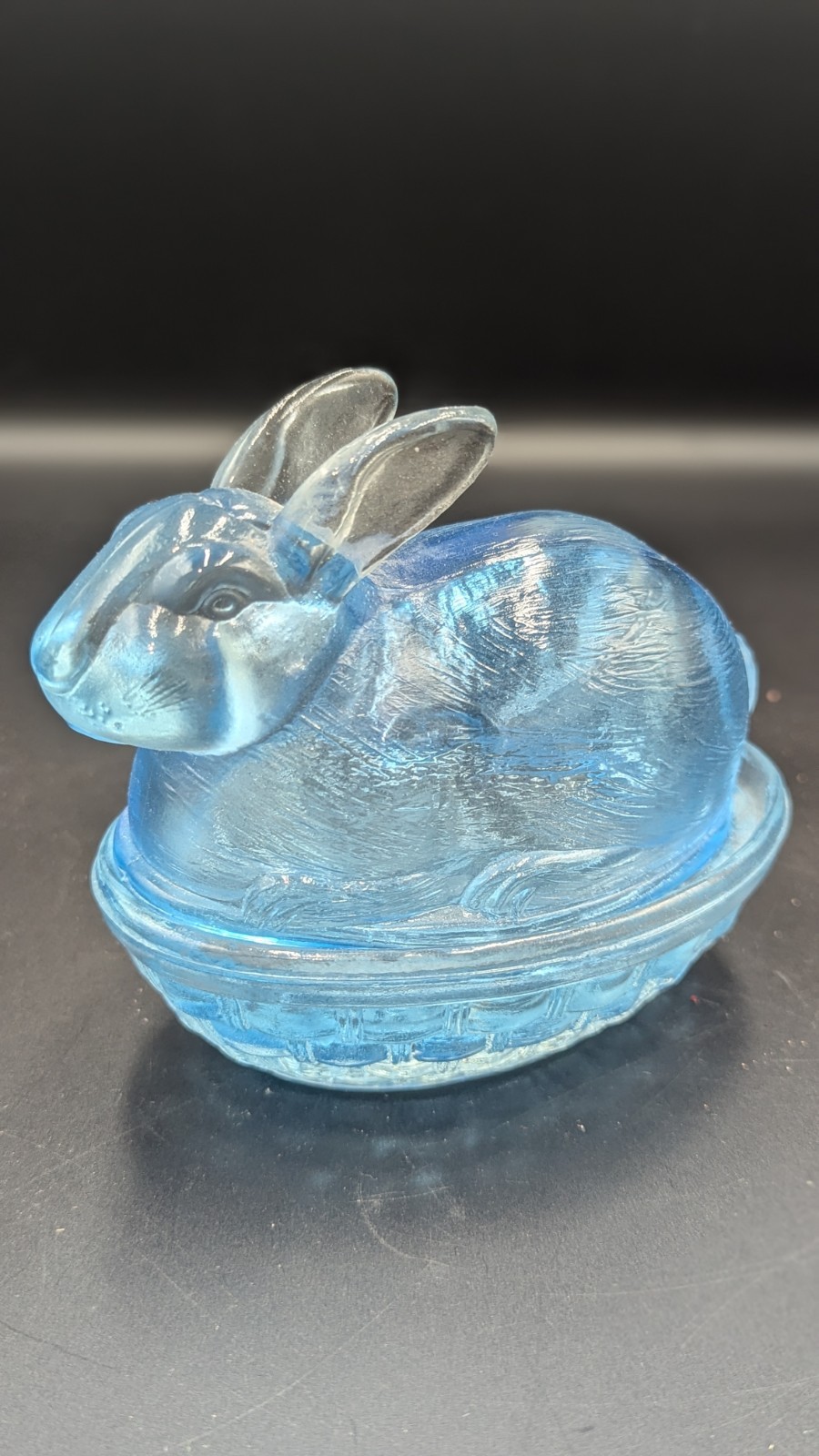 VTG L E Smith Light Blue Glass Bunny Rabbit On Nest
