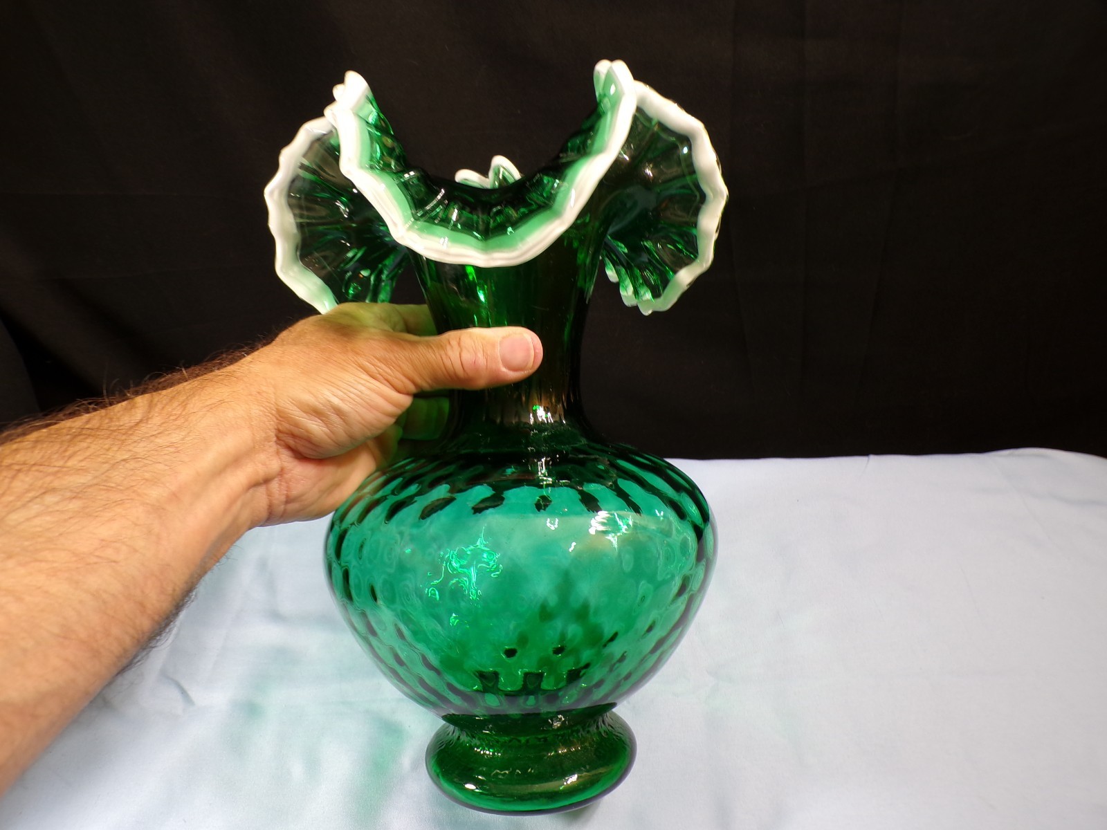Large Emerald Green Glass Vase w/ Diamon Optic Design & White Snow Crest 11 1/2″