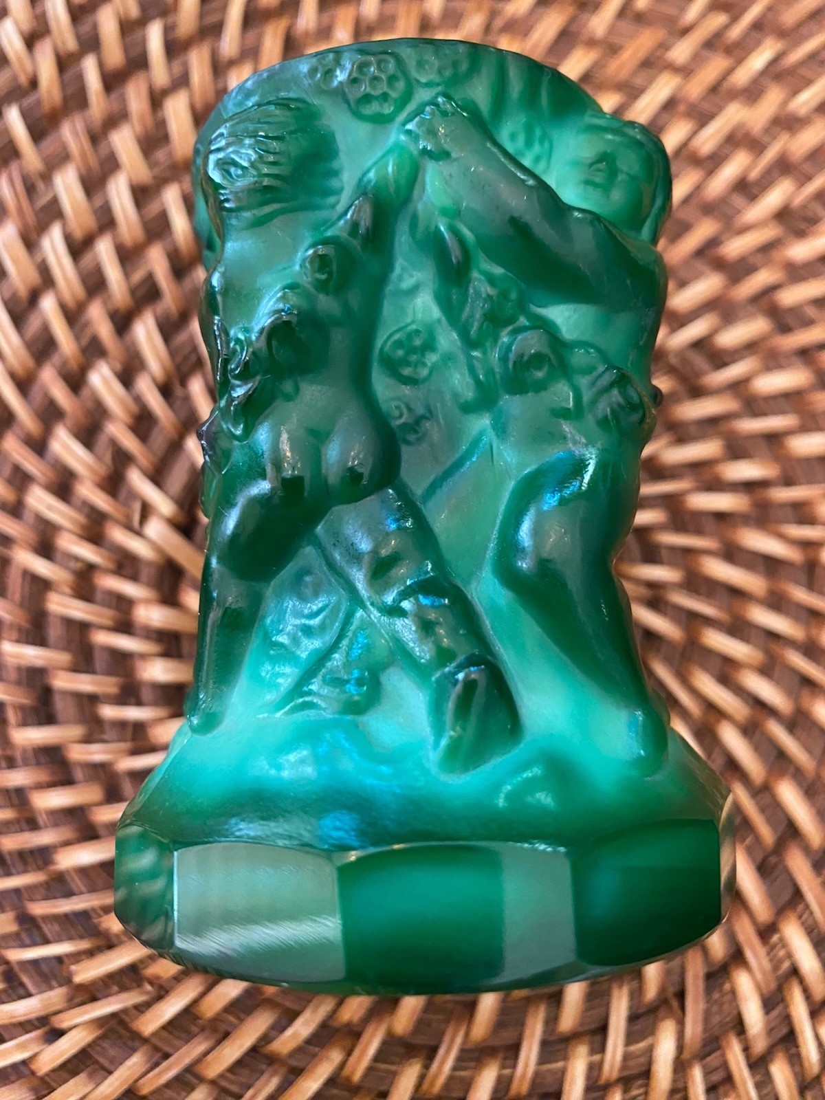 ✨✨ ART DECO Dancing Cherubs Green Malachite Glass Vase / Toothpick, 3 1/8″ H ✨✨