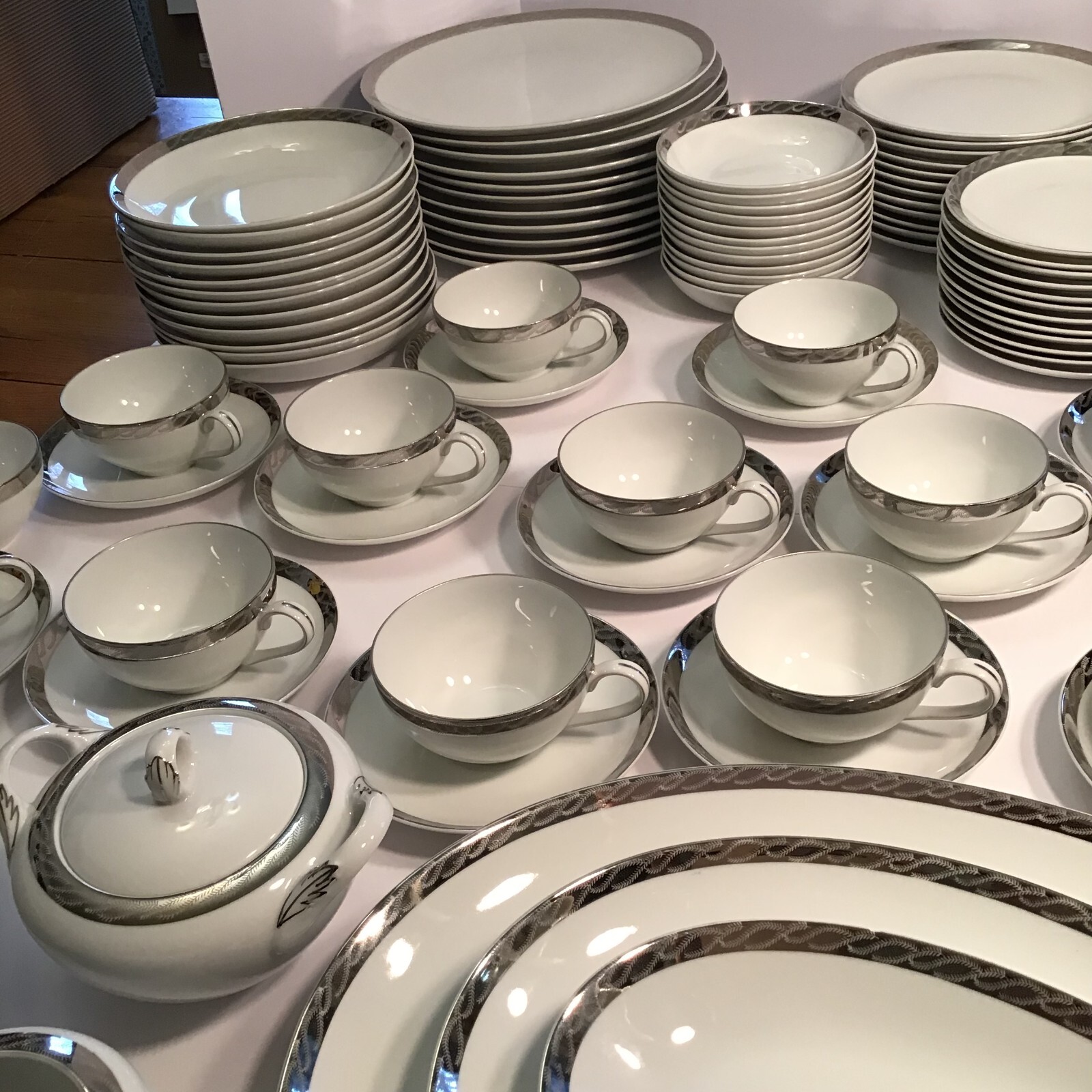 Fukagawa Arita Japan #917 Hand-Painted 94 Pc Dinnerware Set Service for 12 Set