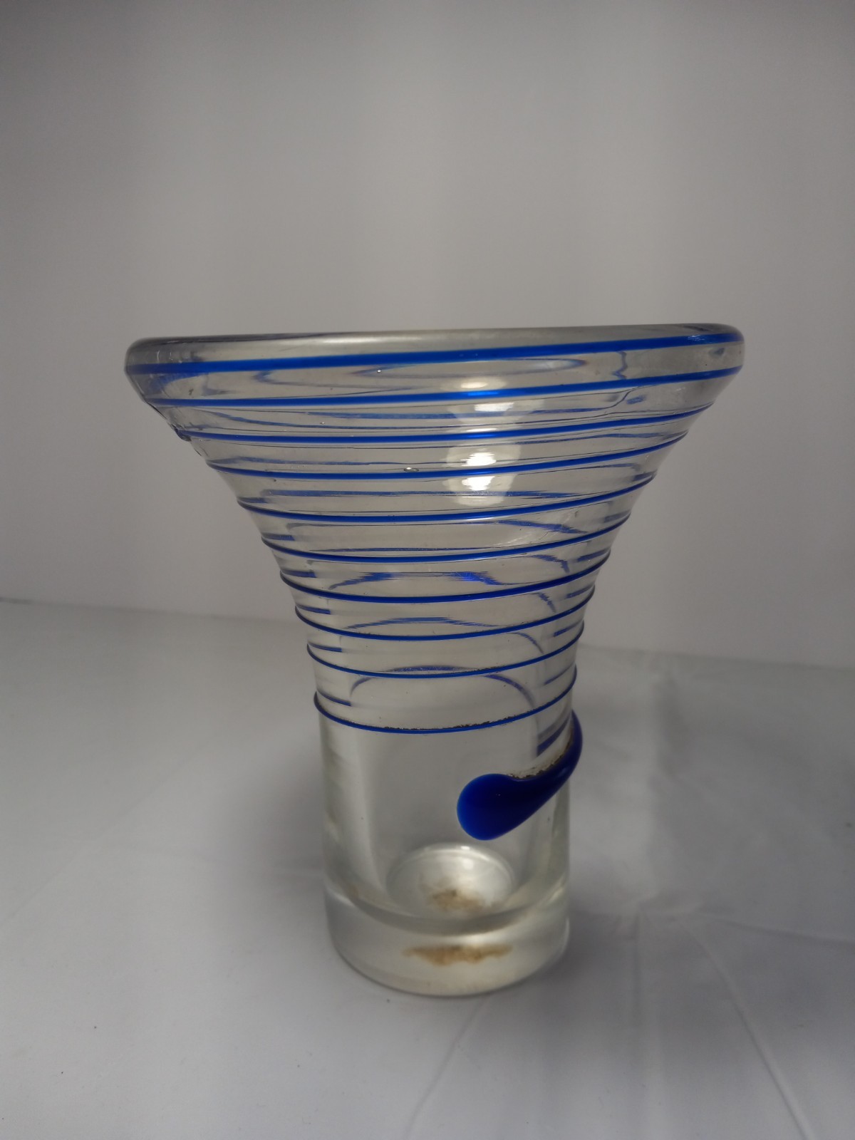 Hand Blown Art Glass Vase 5.5″ Tall With Cobalt Blue Swirl 5″ Wide. Decor Flower