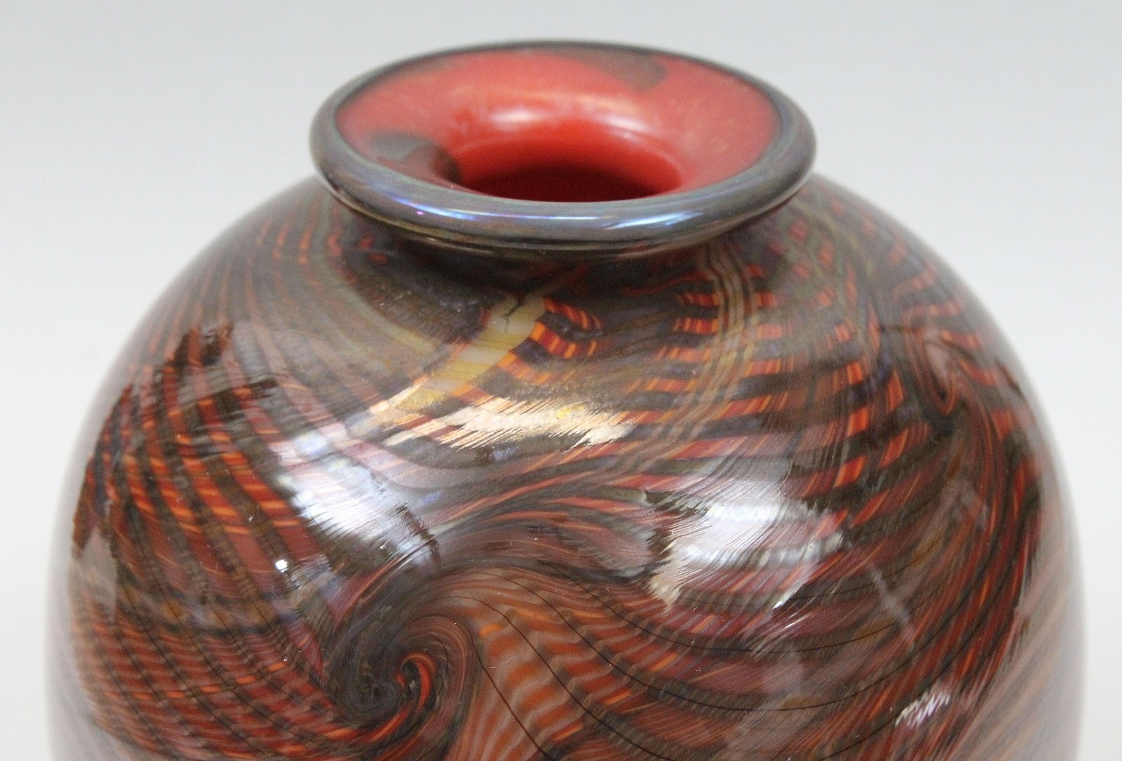 Orient & Flume Vintage 1974 Art Glass 6″ Vase Swirl Orange & Black Iridescent