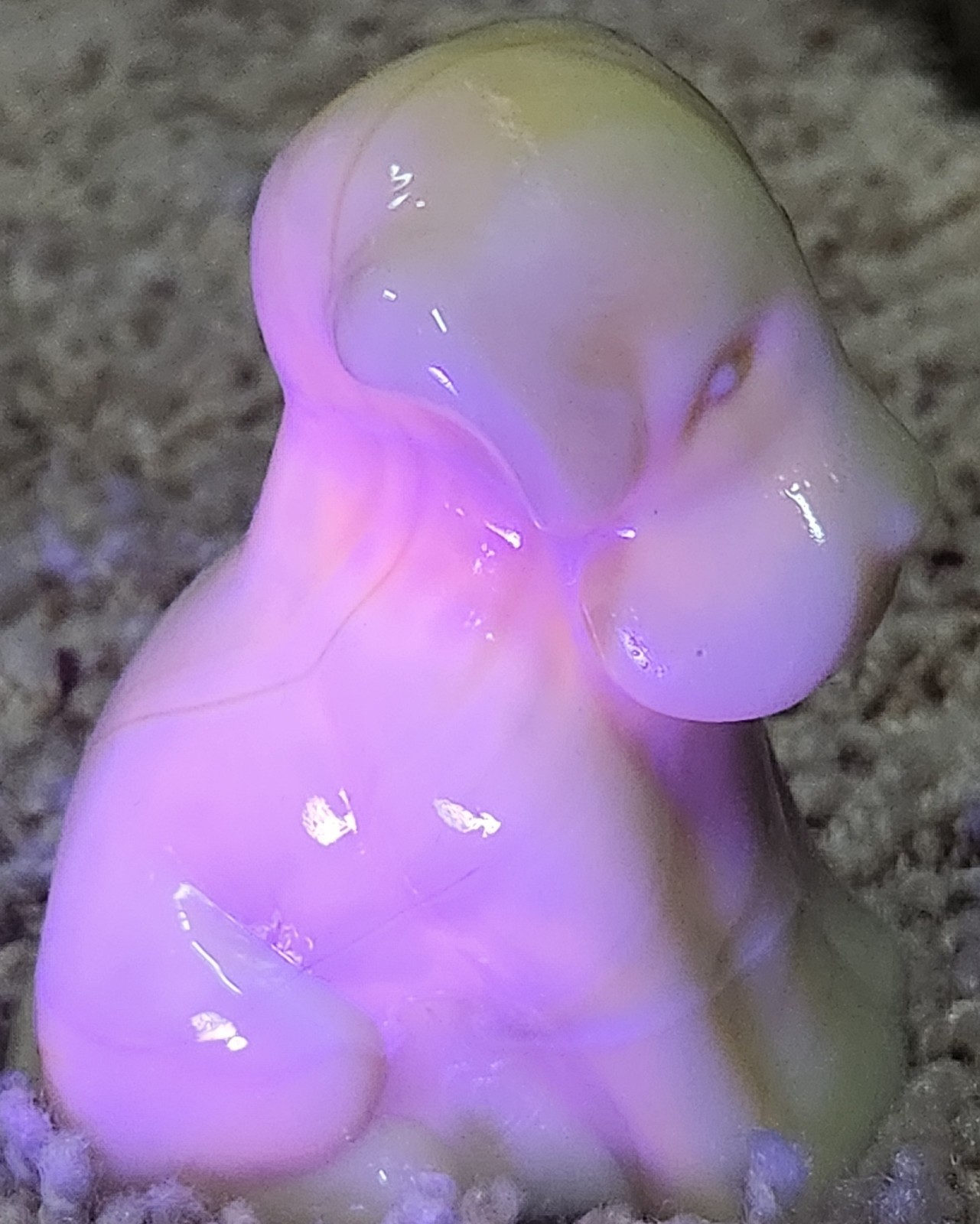 Vtg Degenhart Art Glass 3″ POOCHE #67 Ivory Figurine Paperweight GLOWS