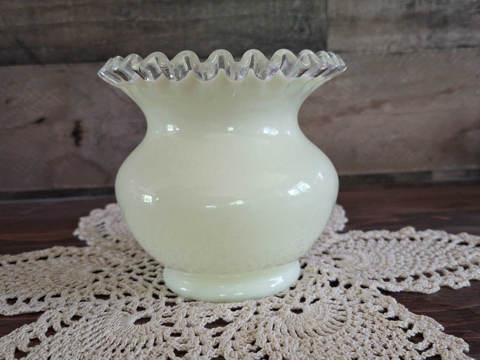 Fenton Vintage 1940’s Ivory Crest Uranium Bowl/Vase 5″ with Crimped Edge