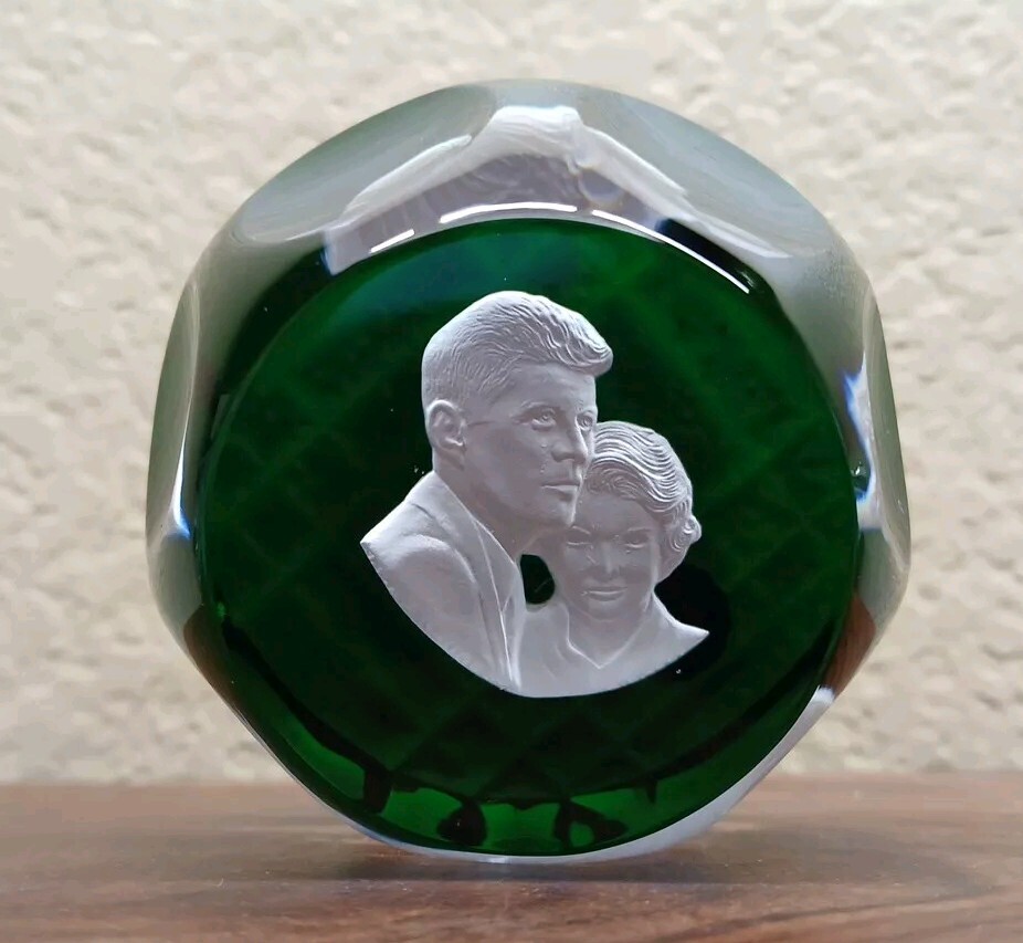 VINTAGE CRISTAL D’ALBRET GREEN PAPERWEIGHT OF JOHN & JACKI KENNEDY