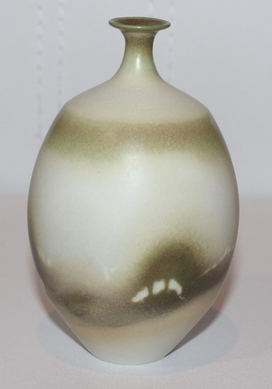 unusual vintage signed Studio Art Pottery 4 3/4″ vase earth tones narrow neck