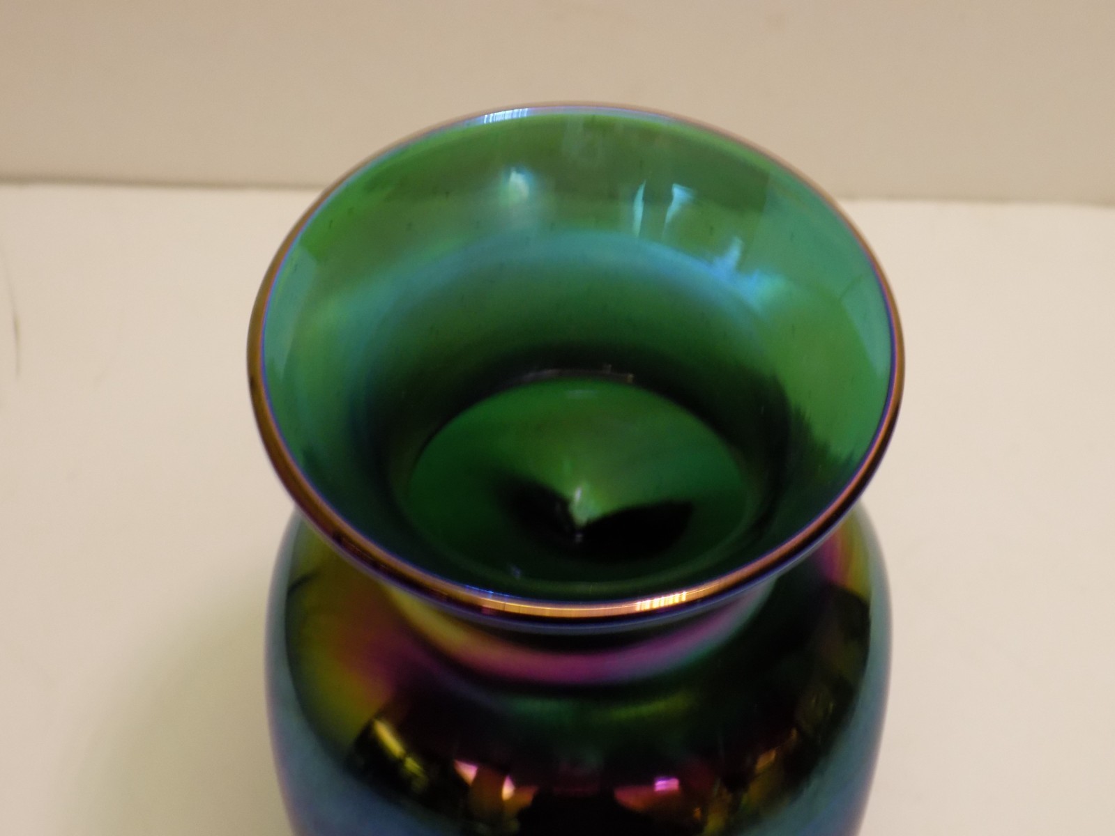 Blue Aurene Blown Art Glass 6-1/4″ Pinched Vase