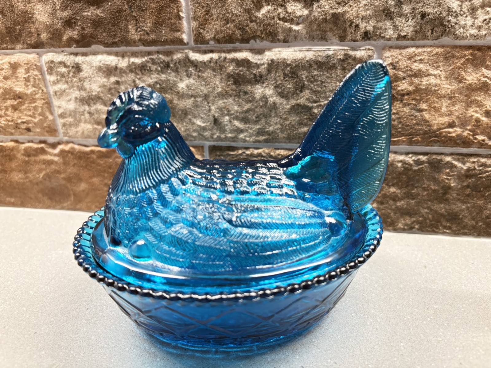 1960 Riviera Blue Pressed Glass Westmoreland Signed Hen On Nest split tail!