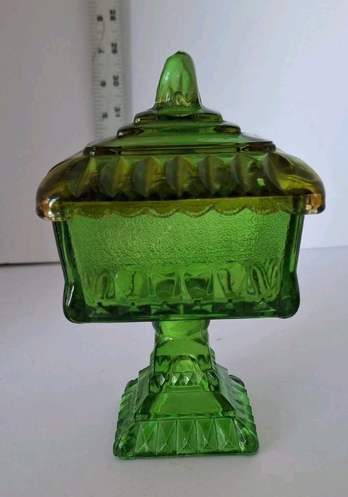 Vintage Jeanette Green Art Glass Pedestal Wedding Cake Box Candy Dish W/Lid 6.5
