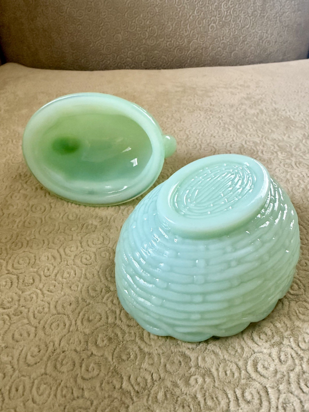 Collectible Mosser 4″ Green Jade Jadeite Rabbit on a Nest Basket Figurine