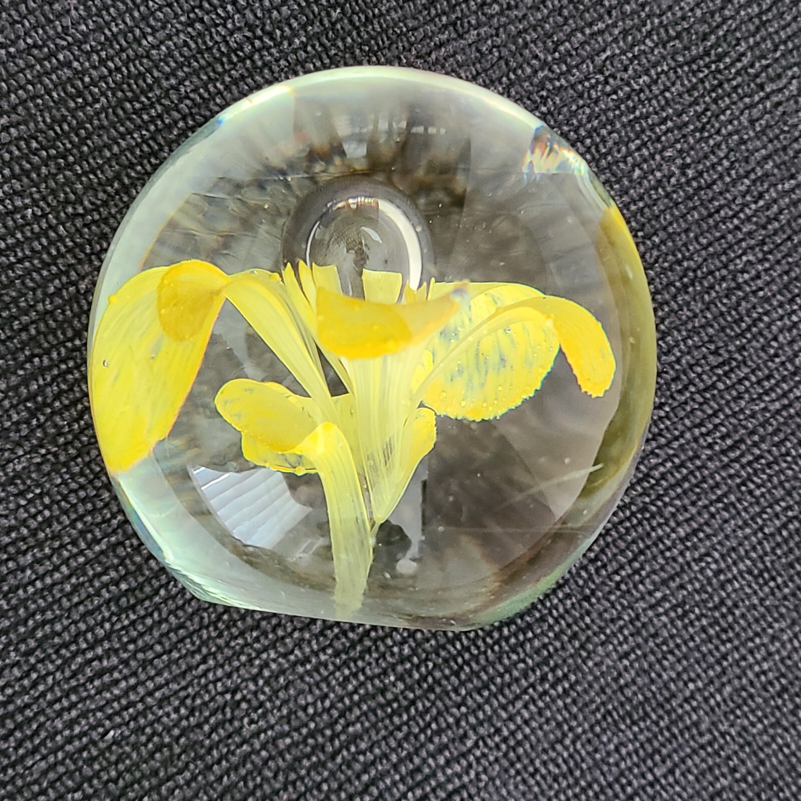 Vintage Art Glass Paperweight Daffodil Flower Yellow Spring Bubbles 2.5 inches
