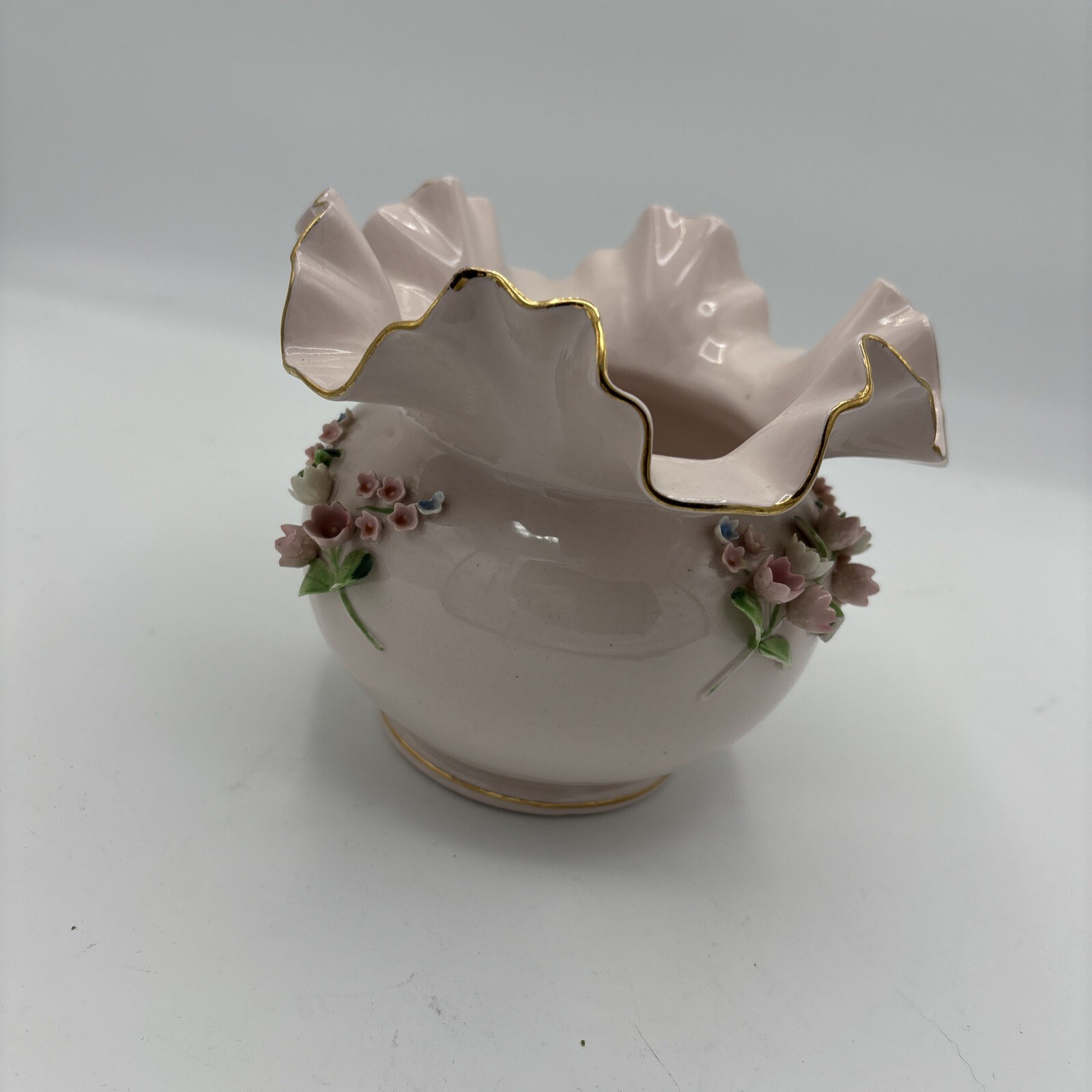 W VTG Lefton China CRANBERRY PINK GLASS PORCELAIN RUFFLED VASE W/APP FLOWERS