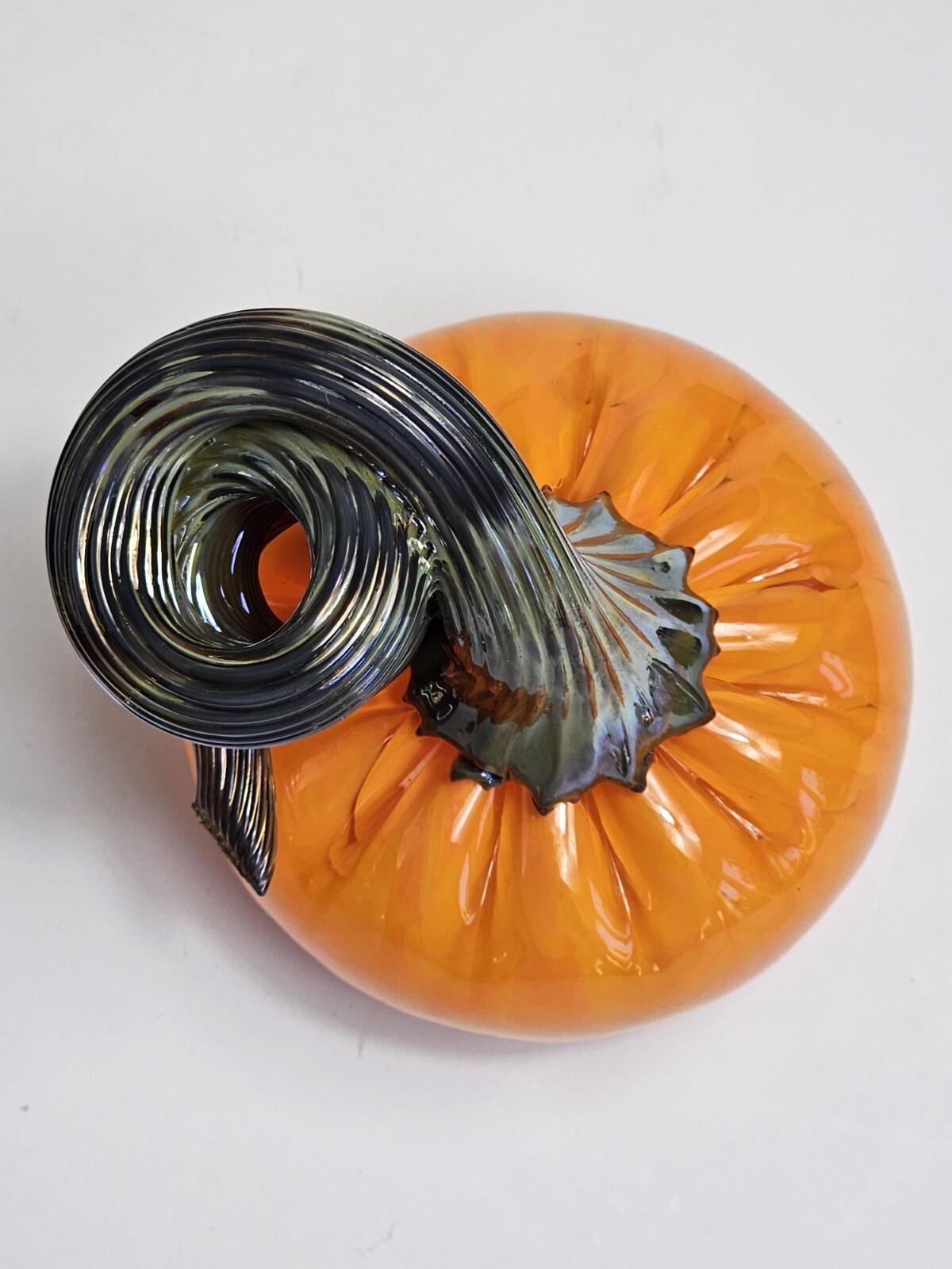 Beautiful Hand Blown Art Glass Pumpkin Mottled Orange 4.5” H x 4″ W 1.2lbs New