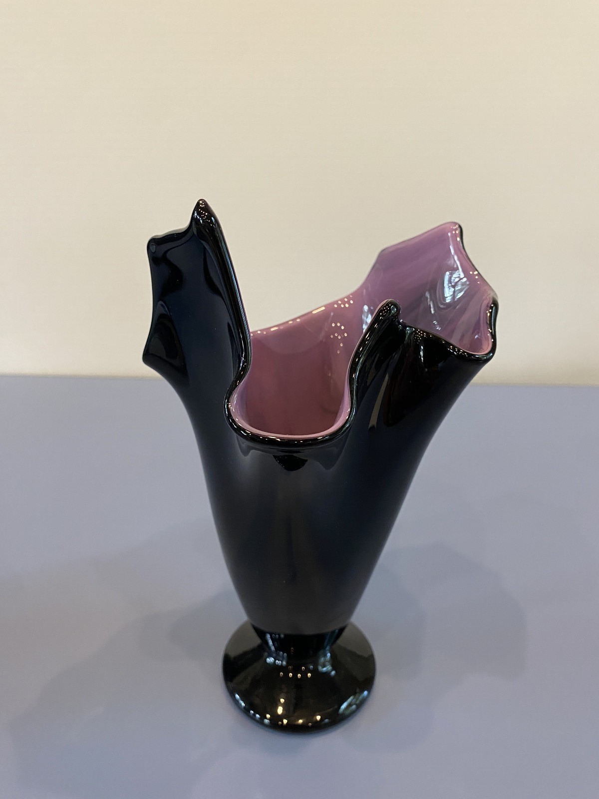 VTG STUNNING Black Amethyst & Purple Slag Art Glass Handkerchief Vase 8.25″H