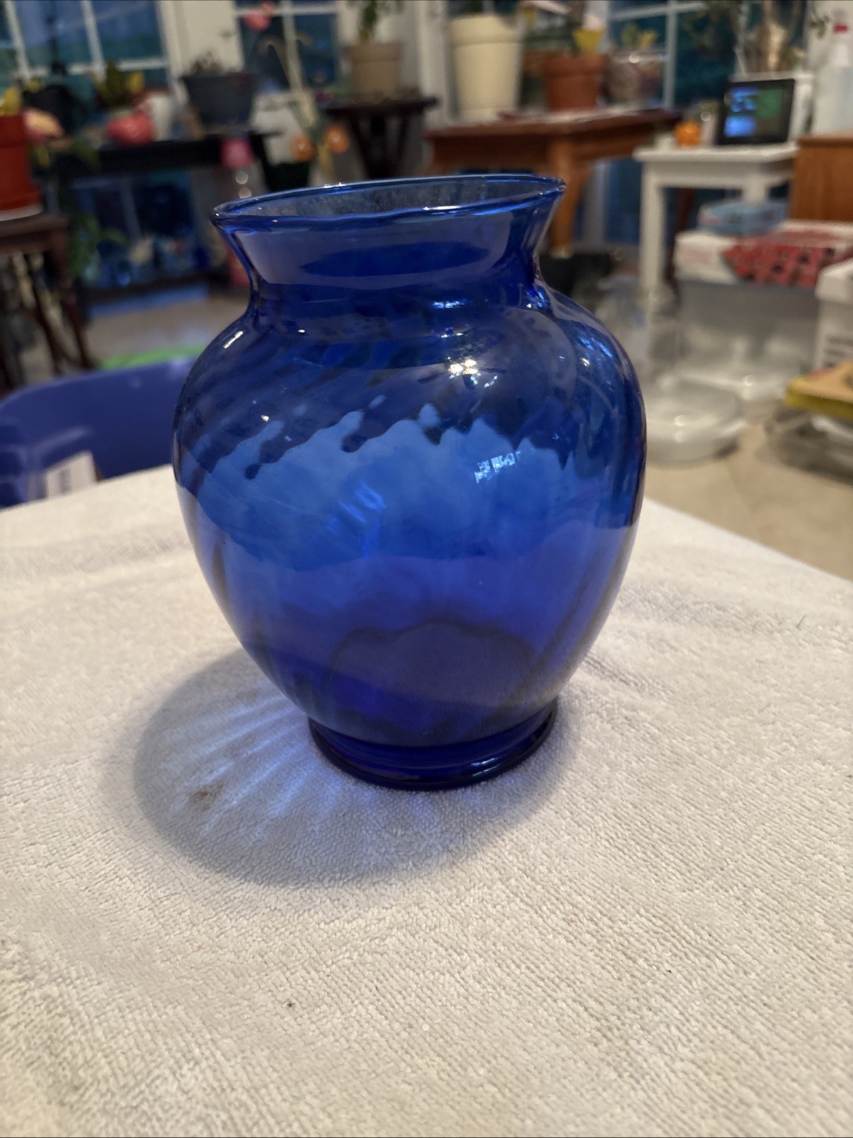 Vintage Indiana Glass Illusions Style Cobalt Blue Optic Swirl Pattern Vase
