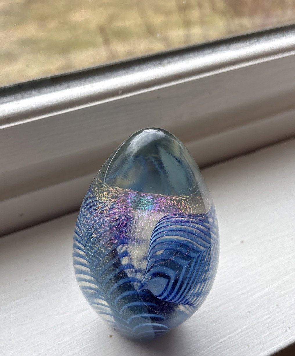 Robert Eickholt 1993 Dichroic Glass Paperweight Blue Signed Feathers 4” Egg