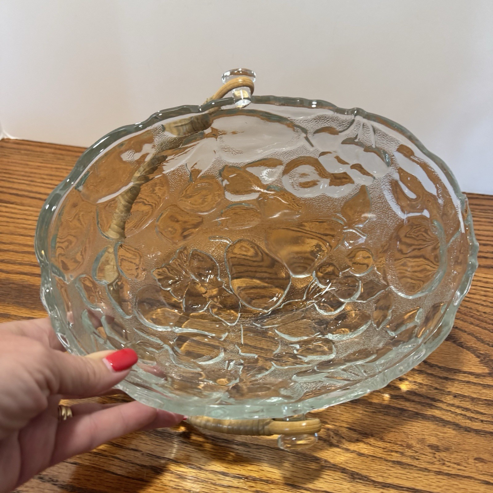 VTG Libbey Orchard Fruit Embossed Clear Glass Oval Bowl Basket Rattan Handle