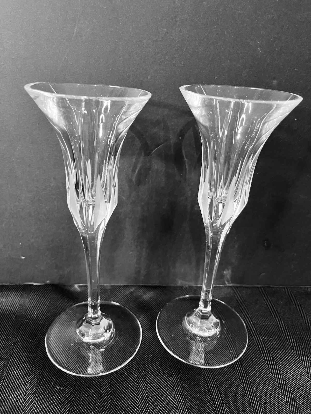 2 Mikasa Flame D’Amore Candleholders Set Elegant Crystal Cut Frosted Floral