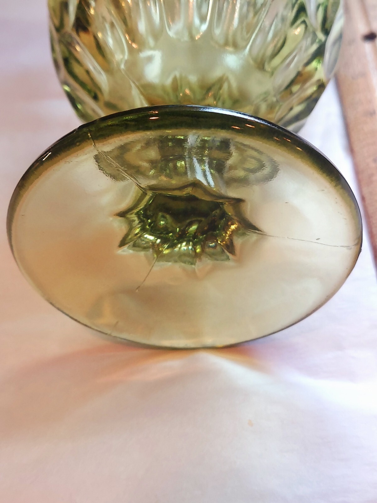 FENTON Colonial Green Thumbprint Handkerchief Swung Vase Twisted Stem 9.5″ VGC