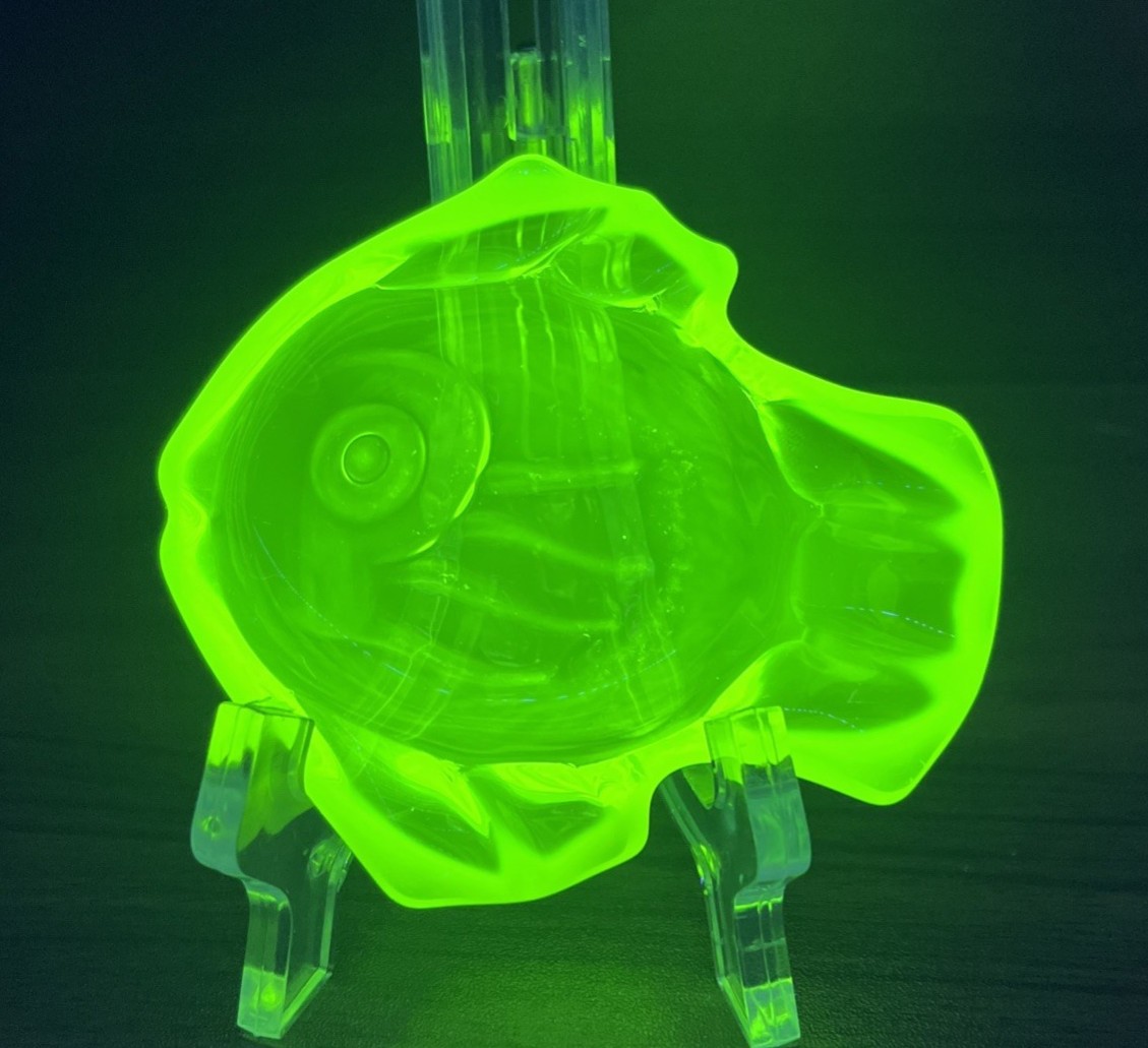 Duncan Miller Fish Ashtray Figurine 3.75″ Uranium Vaseline Opalescent Glow MCM