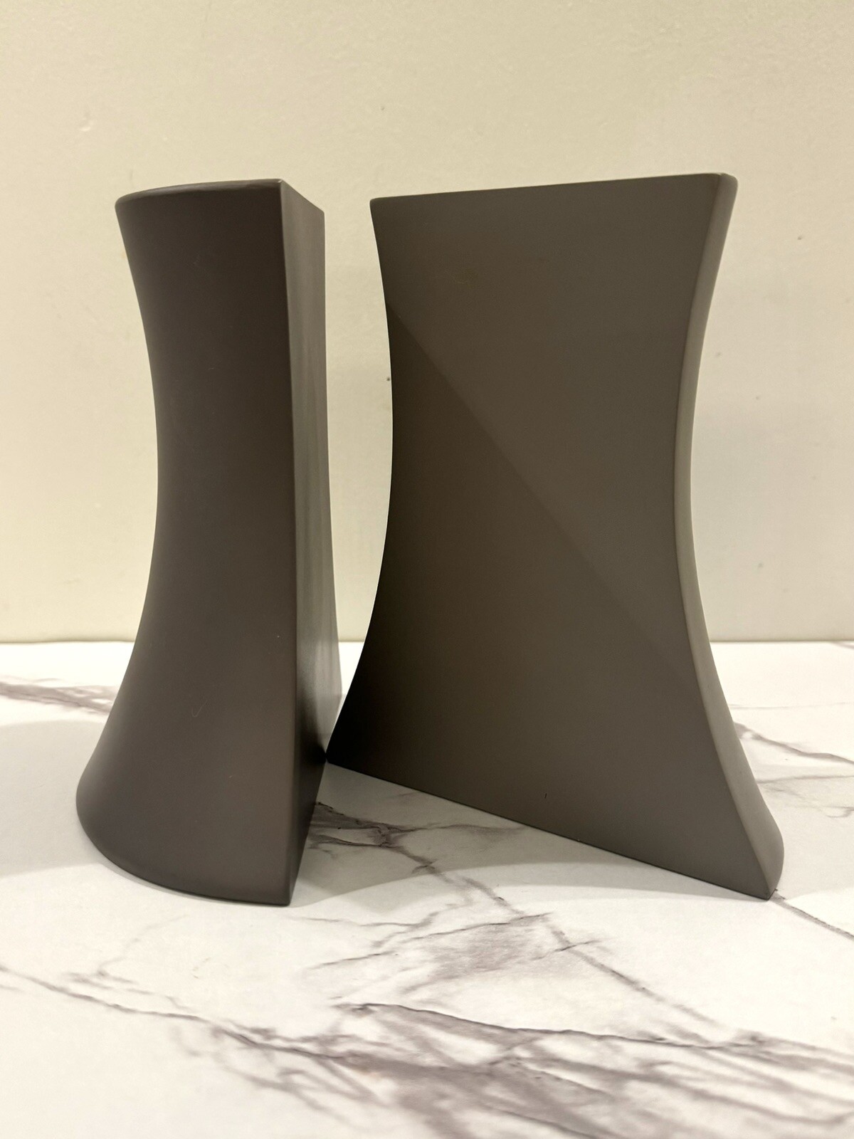 MOMA MUSEUM OF MODERN ART STUART HARVEY LEE “DEMI VASES” SET OF 2