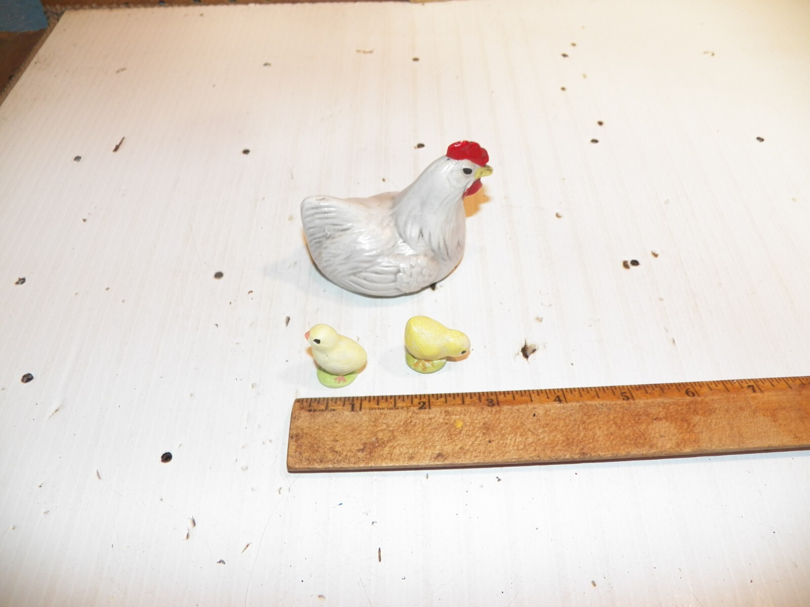 Vintage Ceramic Hen & Baby Chicks Figurines