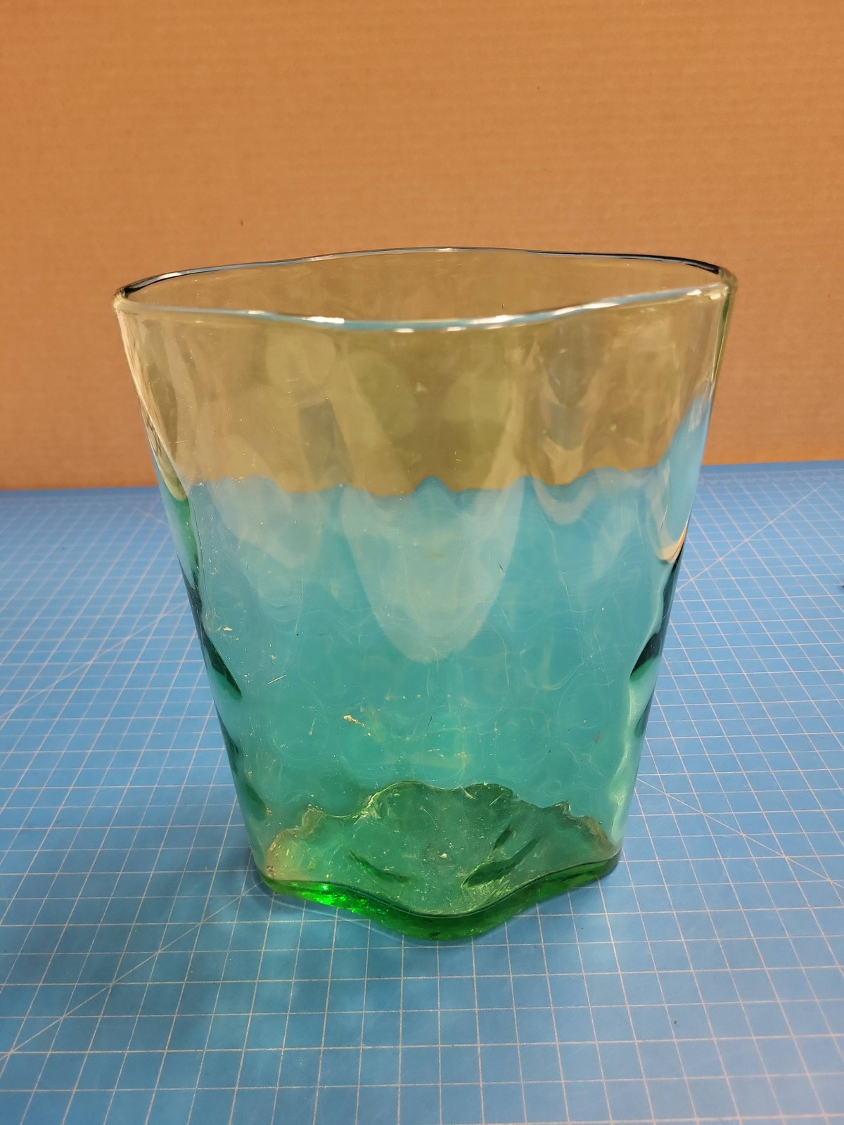 Green Art Glass Vase Decorative Flower Planter Home Decor 9.5″ Tall