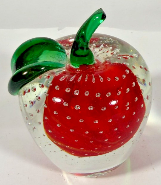 ART GLASS CONTROLLED BUBBLES RED APPLE W GREEN LEAF PAPERWEIGHT 4” Murano Style
