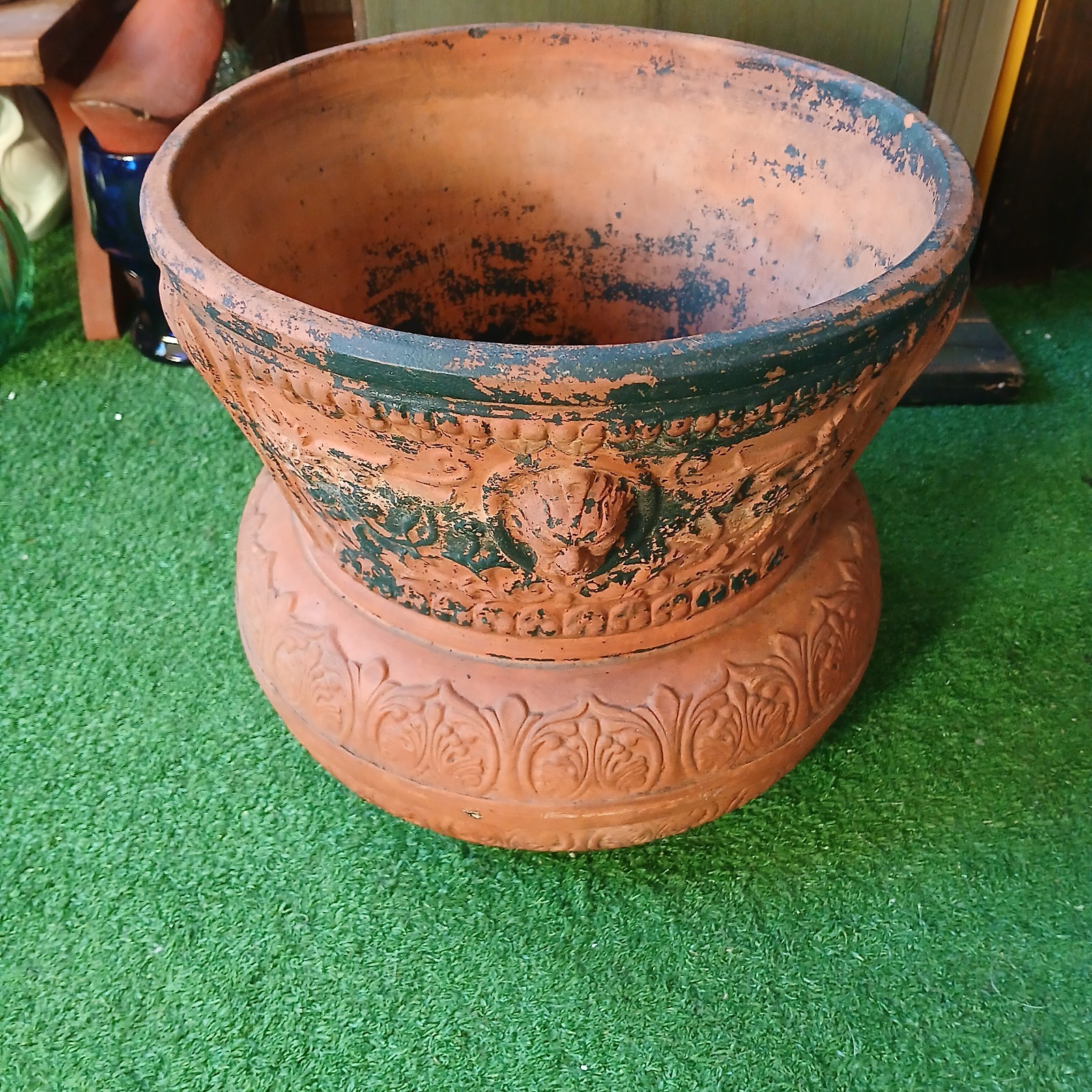 TERRA COTTA CAULDRON PLANTER 3 HEADS /DETAILED UNMARKED READ