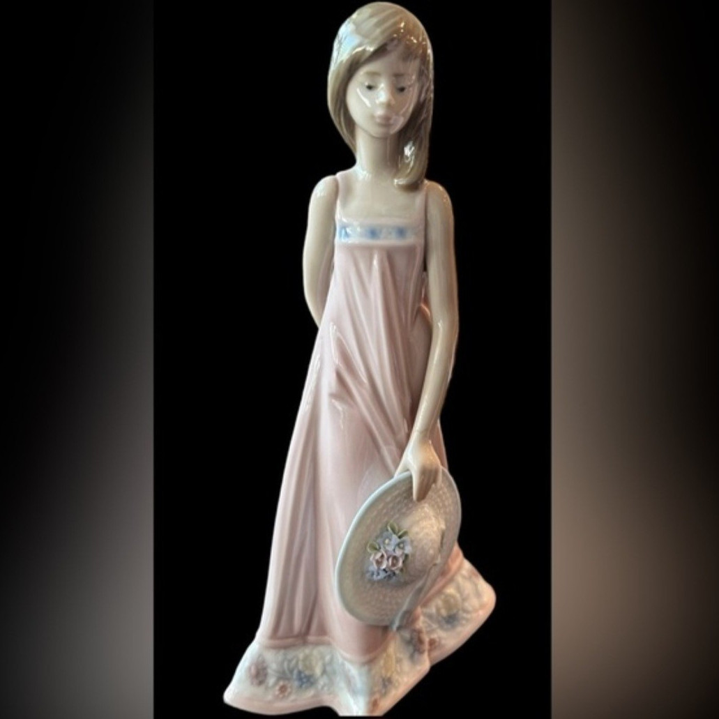 Lladró Retired Porcelain SARA Girl Figurine Pink D Painted Spain 1989 MPN 15647