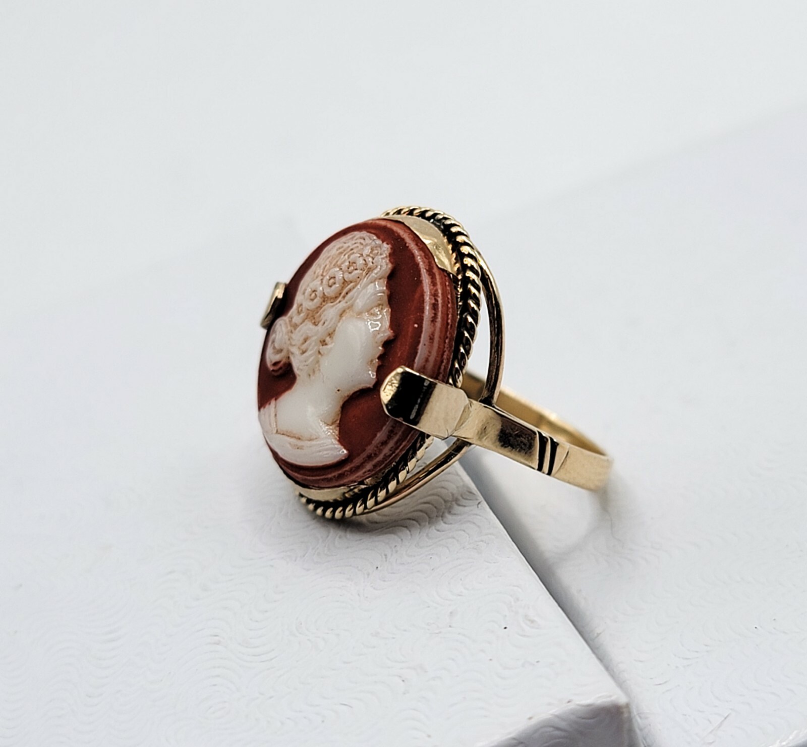 Antique Cameo 14k Gold Uranium Glass Ring Size 6
