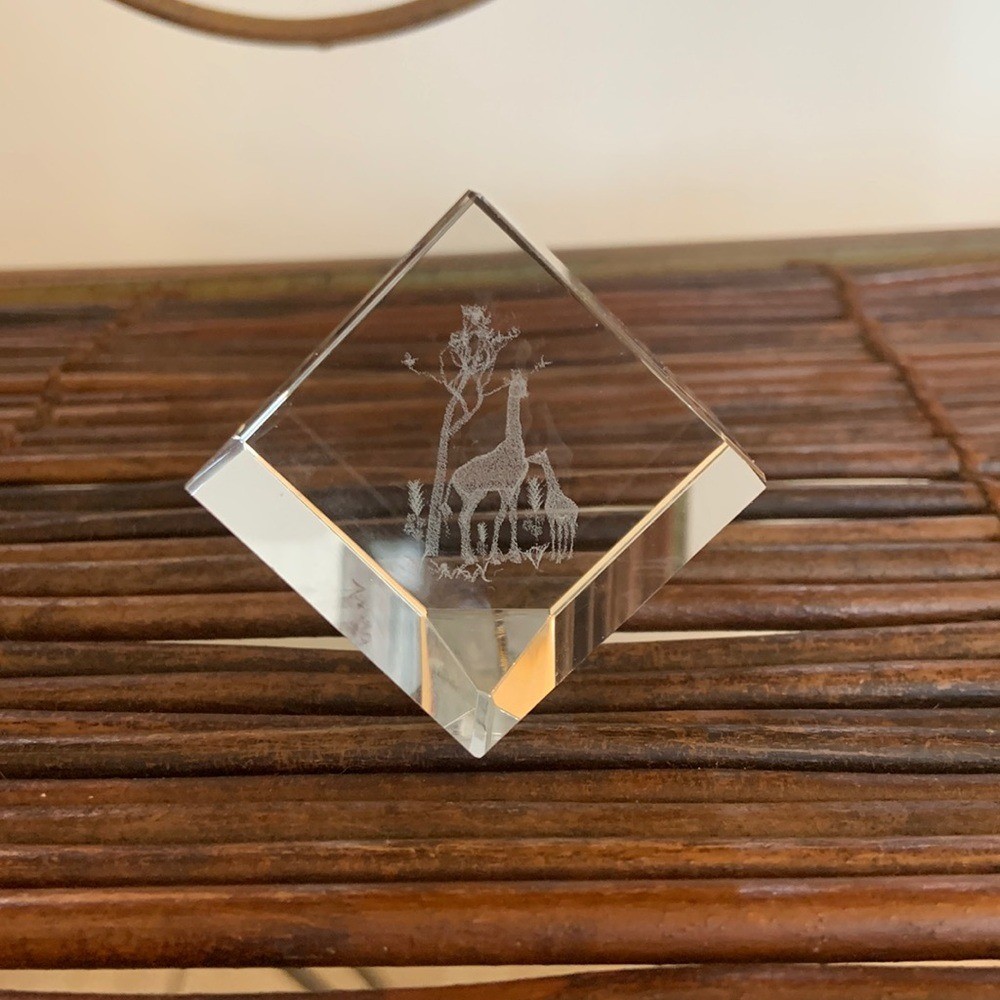 Beautiful giraffe paper weight. 1.5″