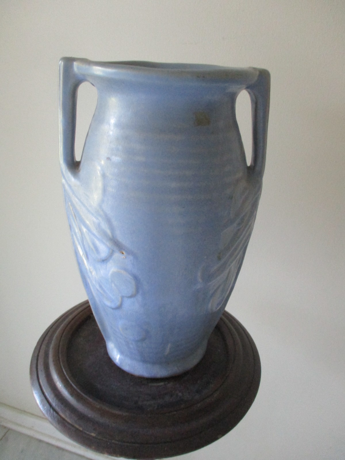 mccoy pottery floor vase blue sand dollar 8-1/2″ x 14-1/2″ ship $18.00