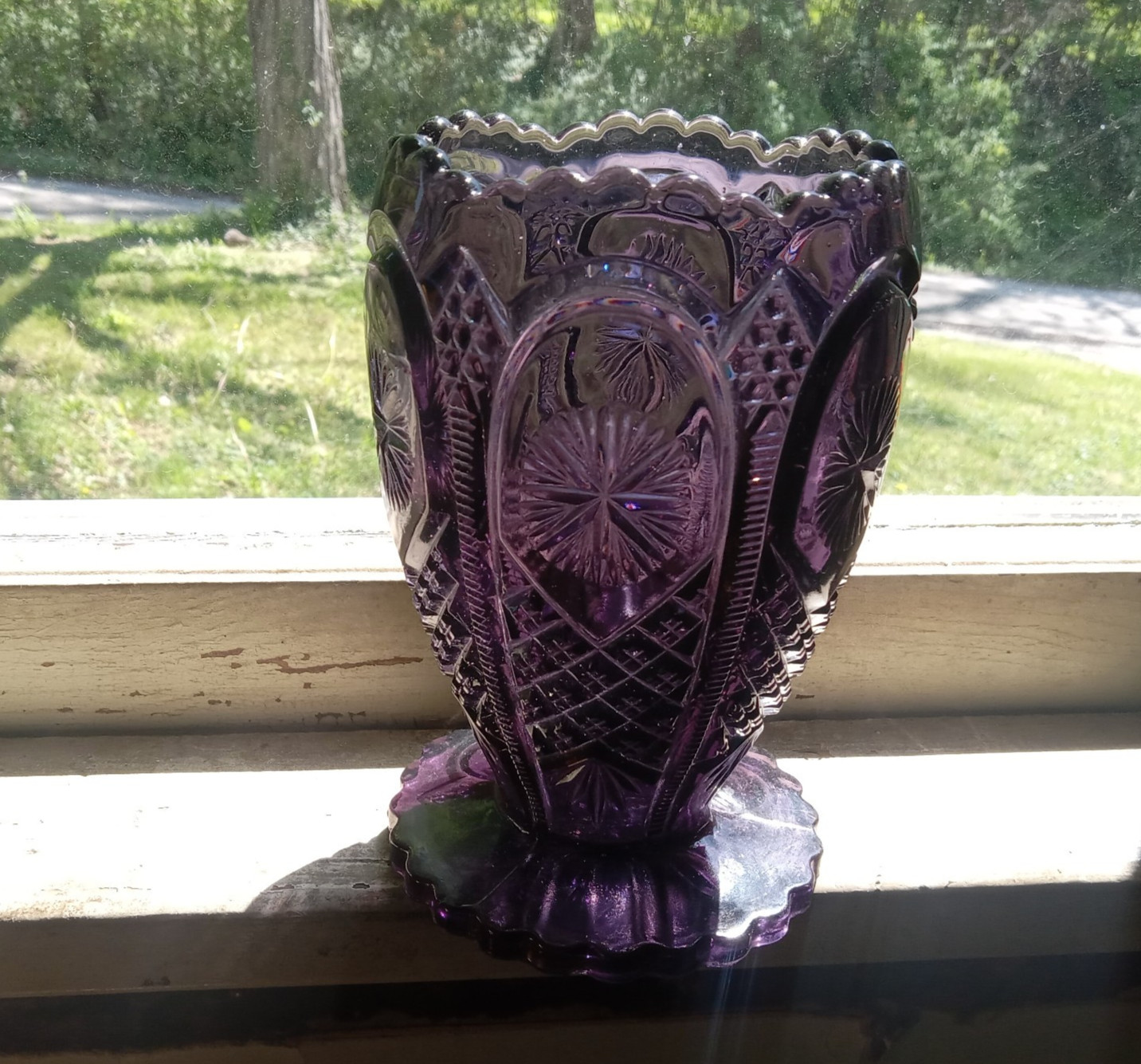 1890s BEAUTIFUL AMETHYST PRESSED GLASS FOOTED VASE WITH 6 ARCHED PANELS