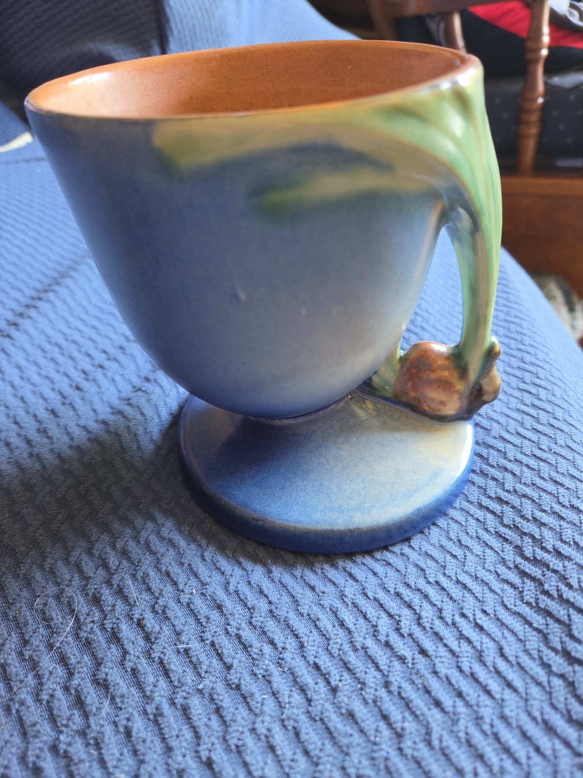 Roseville pottery Pinecone Cornucopia 5″ Planter in dark blue