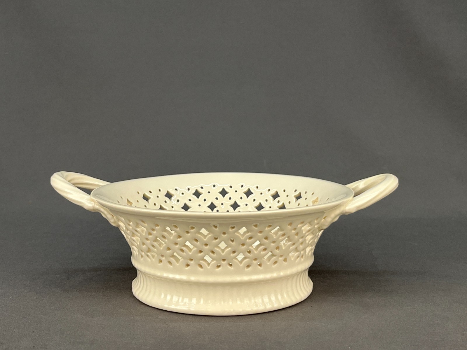 Hartley Greens & Co Leeds Pottery Creamware Handled 7″ Pierced Basket Bowl: MINT