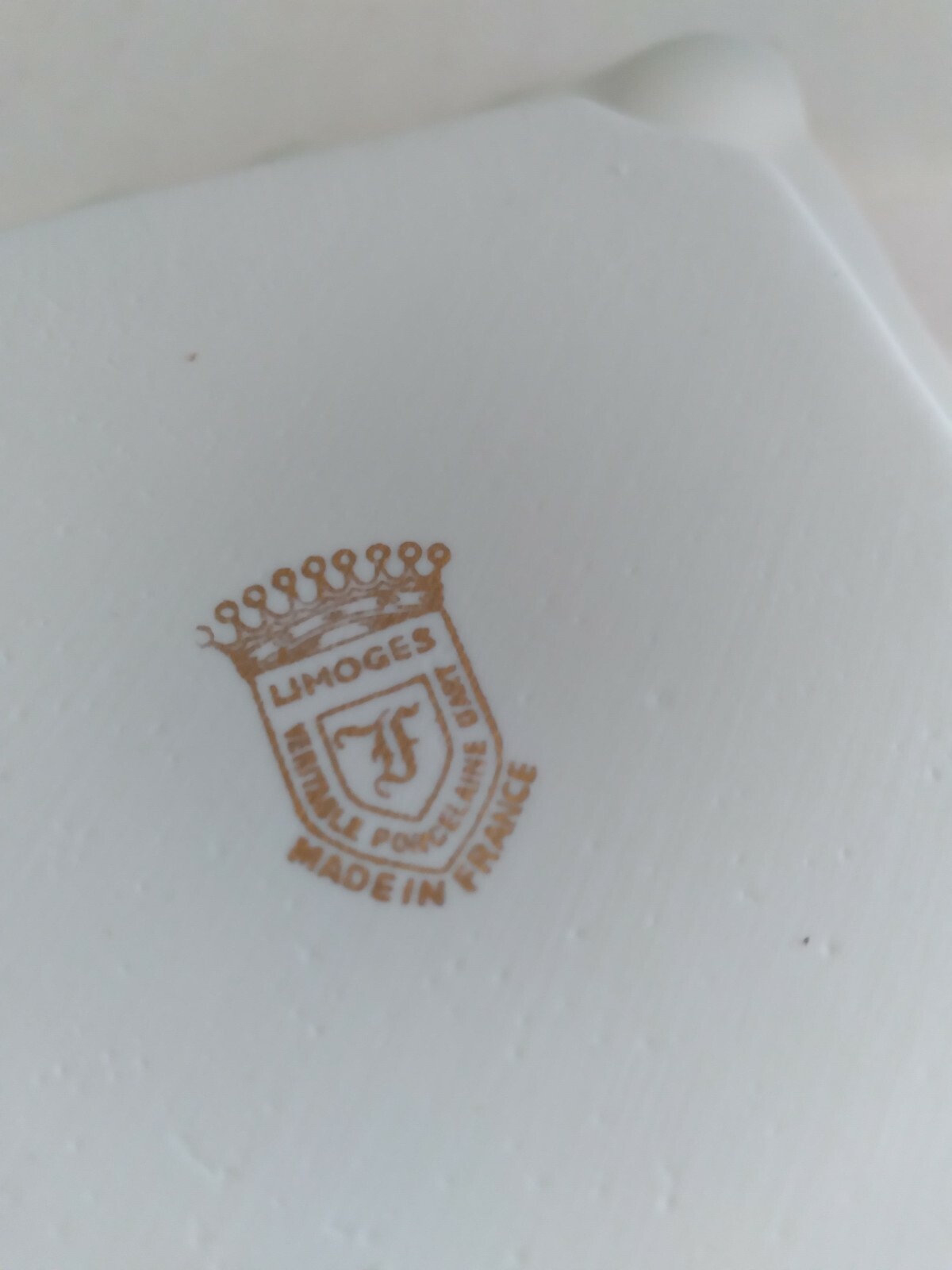 Vintage LIMOGES France Trinket Dish Ashtray Fragonard Scene Signed 5-1/8″x4″
