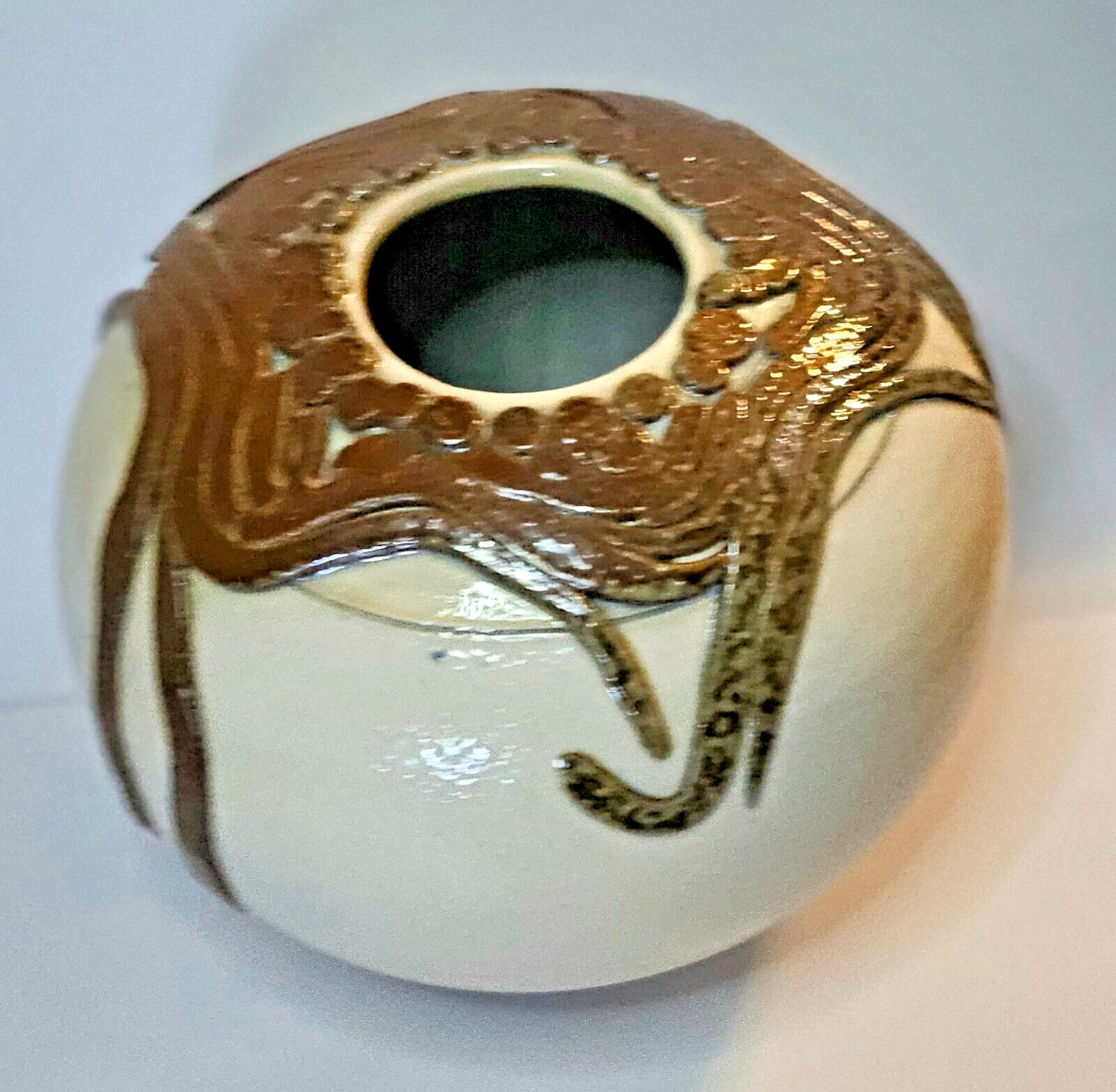 Pottery-ROTUND TEXTURED CLAY VASE 5″D X 4″H UNBRANDED OR SIGNED GLOSS + MATT FIN