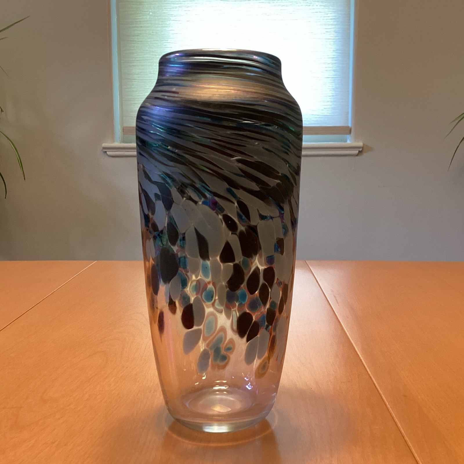 Vintage Signed 1992 Nuance New Orleans Studio Art Glass Iridescent Vase 8 1/2”