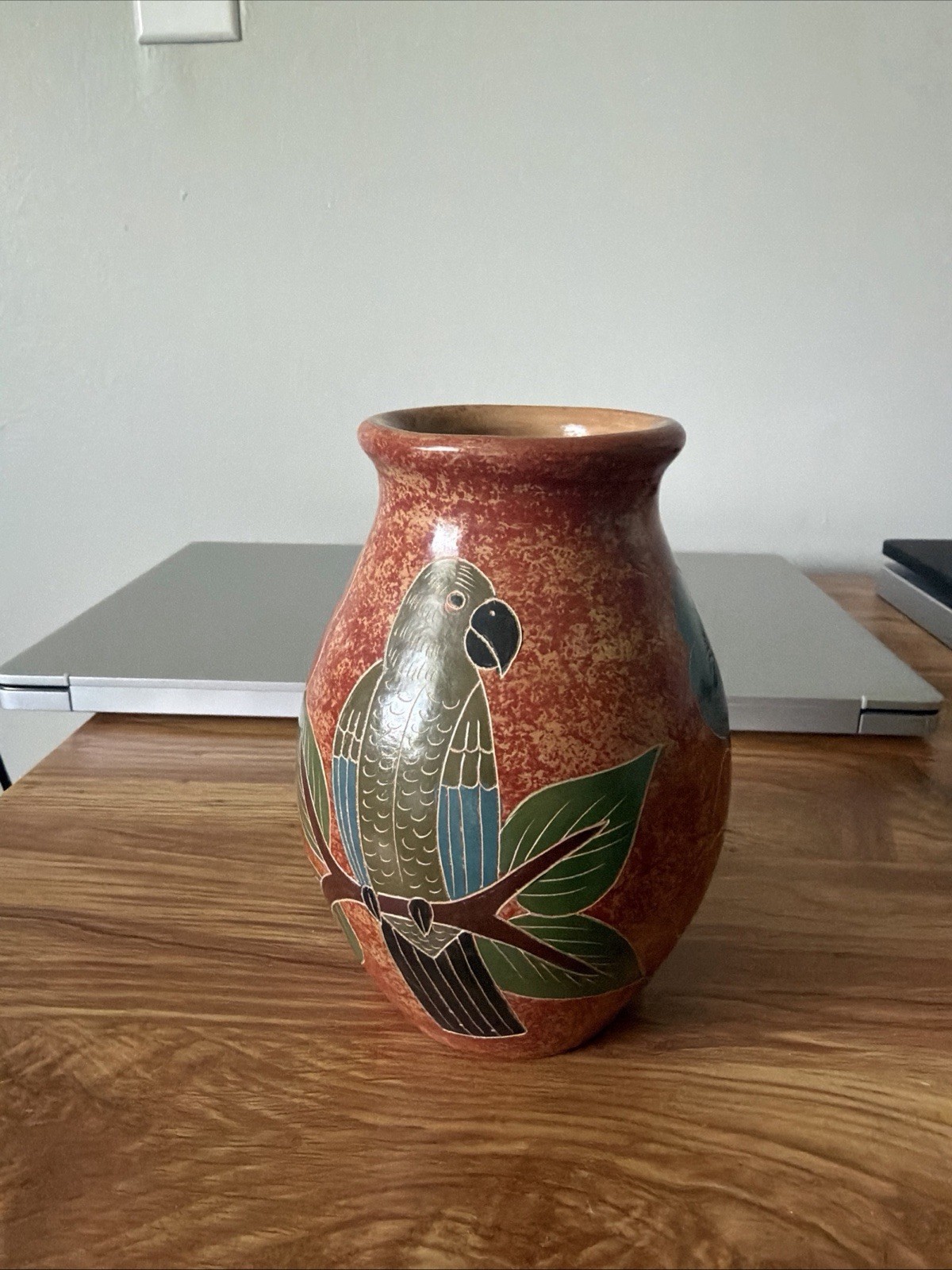 VINTAGE NICARAGUA CARVED REDWARE POTTERY VASE PARROTS / FLORAL 6 1/2″