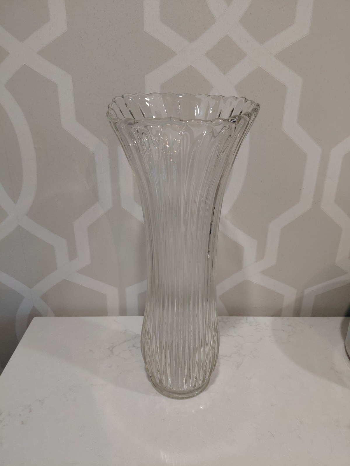 15.75″ Vintage MCM Mid Century LE Smith Clear Glass Ribbed Swung Vase 15.75″