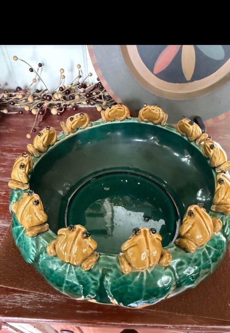 Vintage Majolica Frog Bowl Planter 12 Frogs Lily Pads Ceramic Toad