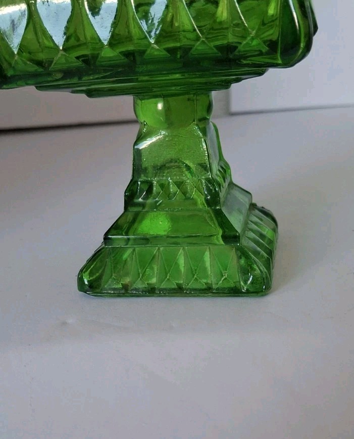Vintage Jeanette Green Art Glass Pedestal Wedding Cake Box Candy Dish W/Lid 6.5