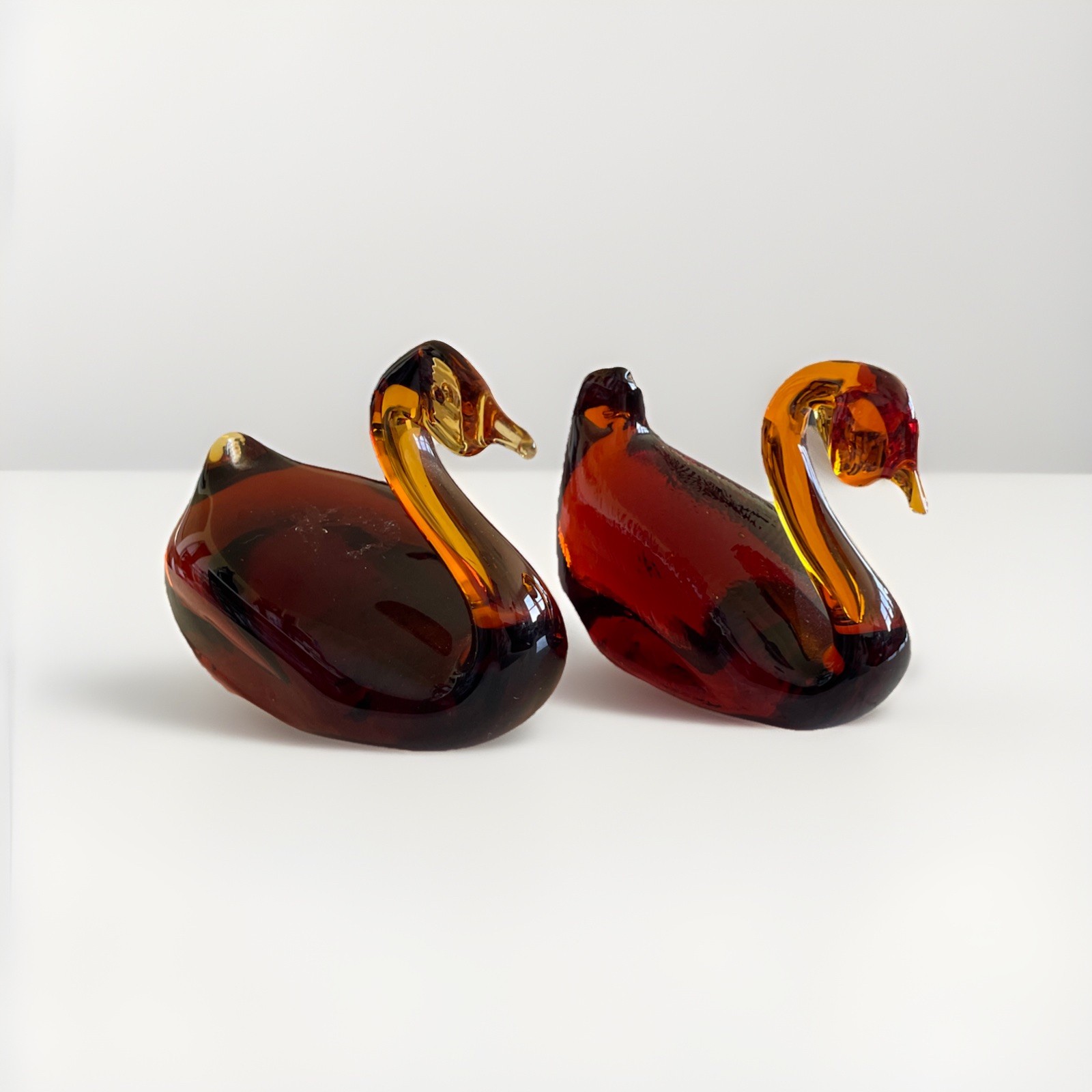 Set Of 2 Vintage Amberina Glass Swans Figurines EUC